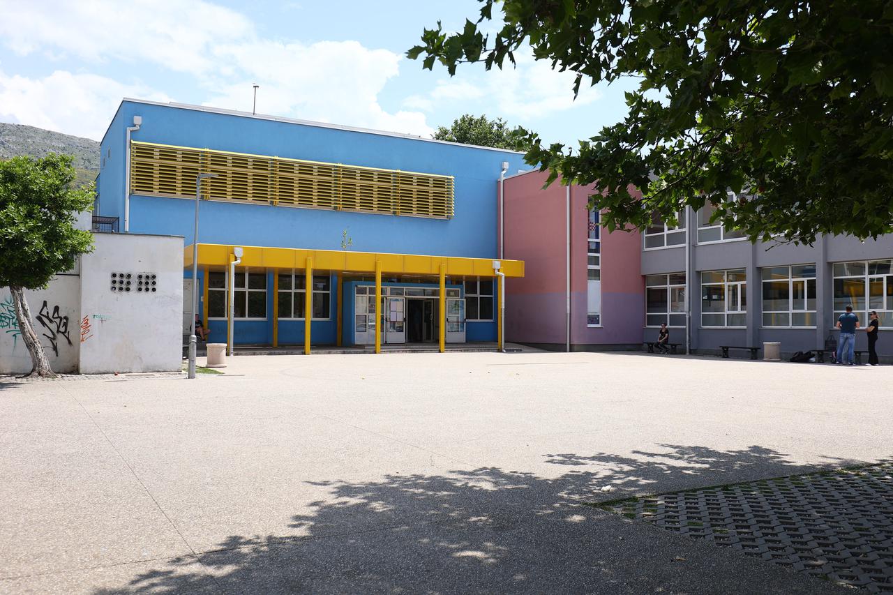 Split: Ante Popović i Nikola Grmoja održali konferenciju povodom situacije u OŠ Strožanac