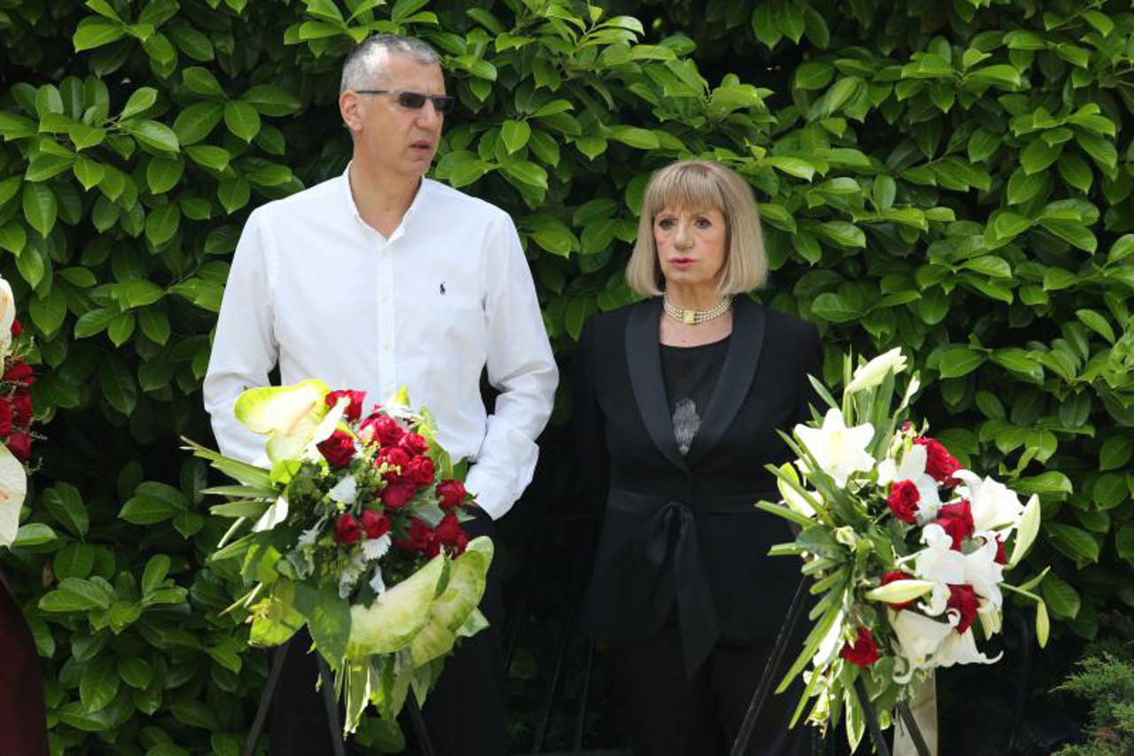 Biserka Petrović, Aco Petrović (1)