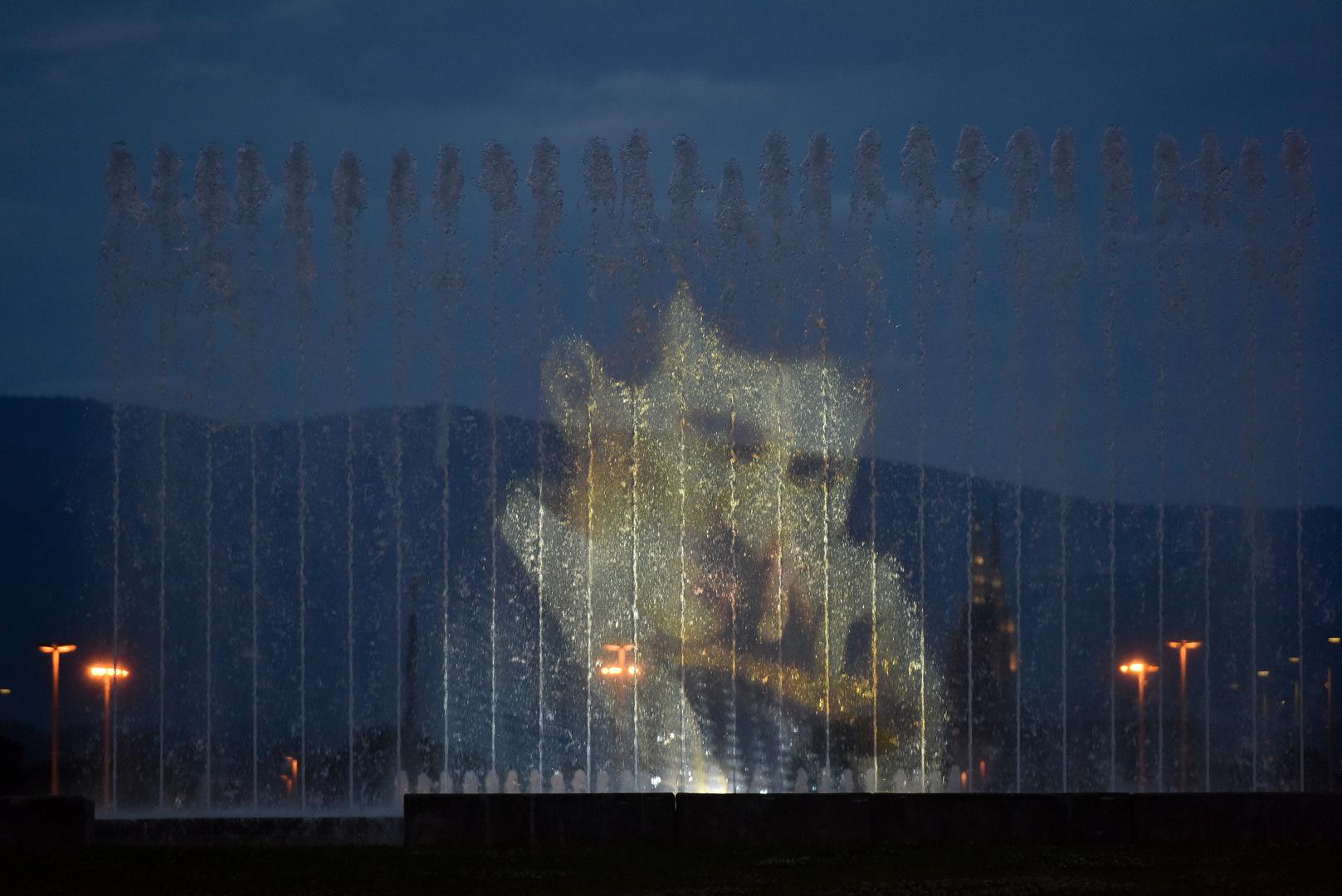 Na zagrebačkim fontanama projiciran je lik Nikole Tesle povodom 163. obljetnice njegova rođenja.