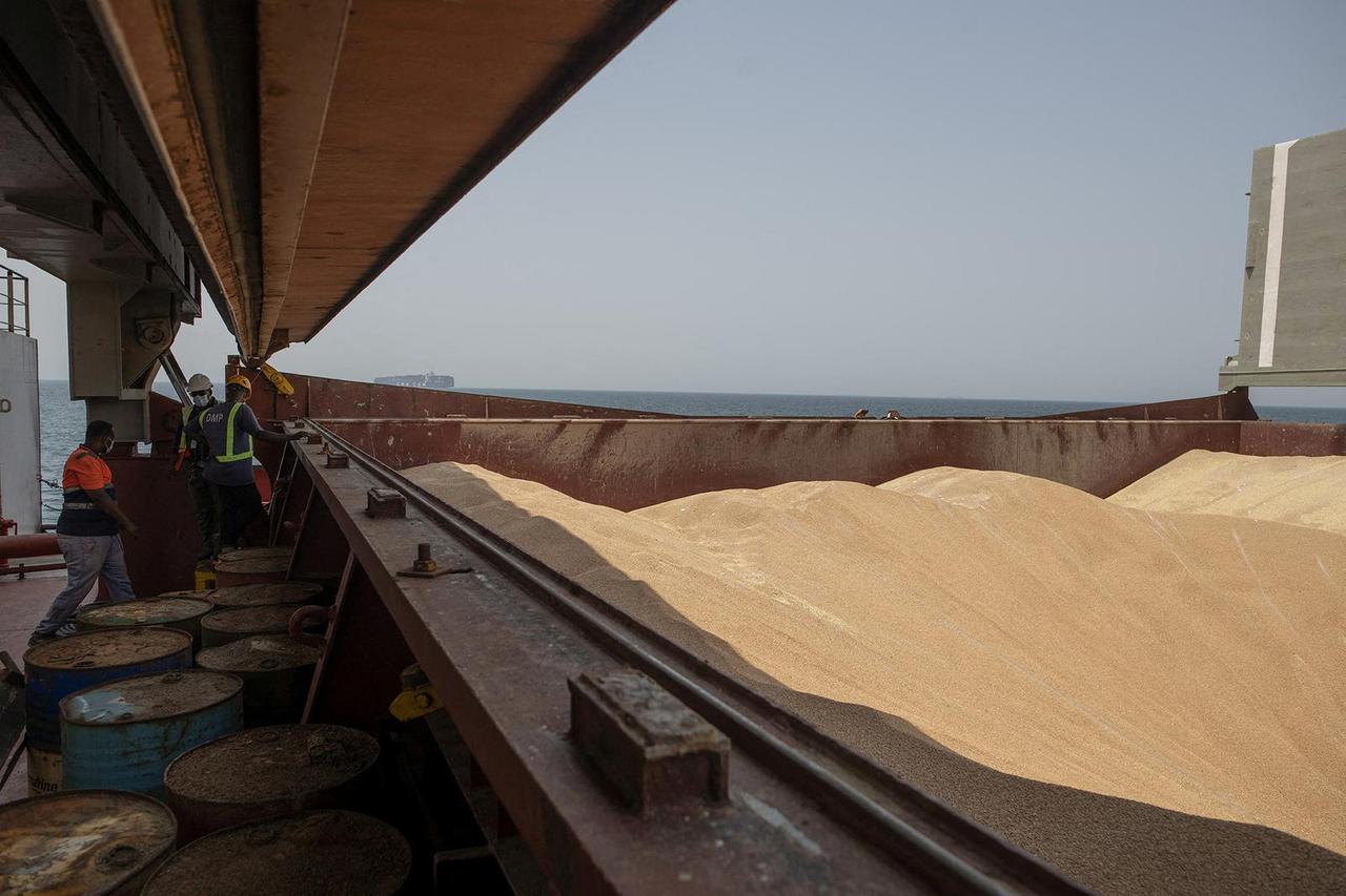 FILE PHOTO: U.N. ship brings food relief from Ukraine to drought-hit Horn of Africa in Djibouti