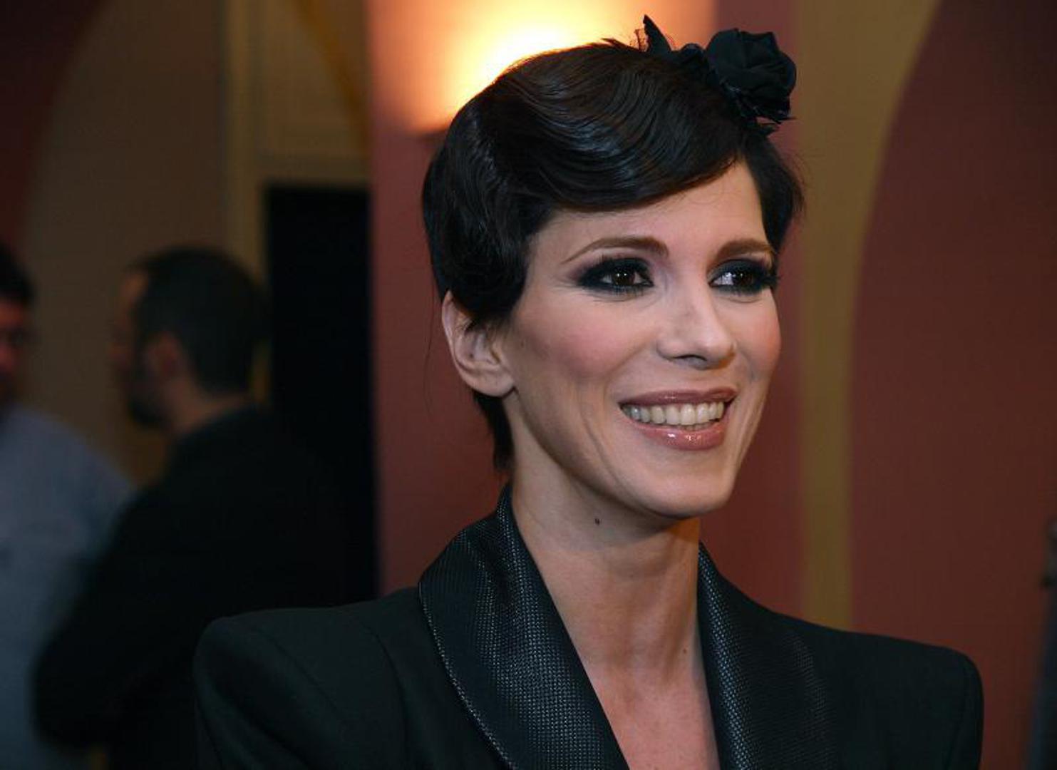 No, toj strasti protivila se cijela obitelj, uključujući roditelje koji su, poznavajući naličje umjetničkog života, bili zgroženi njezinim odabirom. Sudbina je, međutim, imala druge planove. Ozbiljna ozljeda kuka prekinula je njezinu baletnu karijeru, a Bojana se našla na prekretnici. 