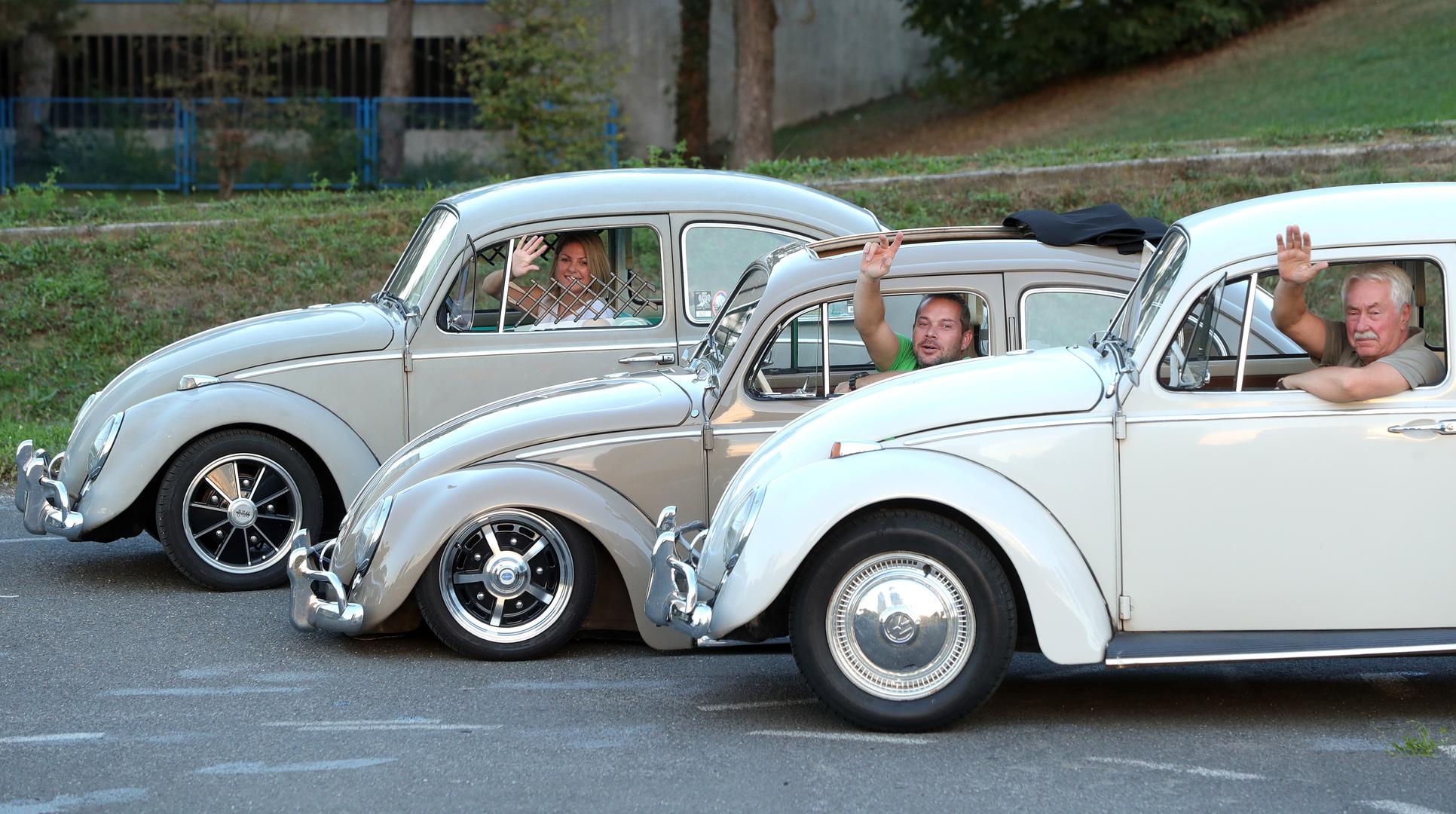 Miro Marčetić, Mario Kovačić i Rafaela Marinić zaljubljeni su u svoje
oldtajmere