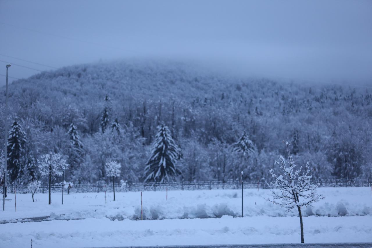 Mala Kapela: Ceste očišćene od snijega koji je napadao tijekom noći