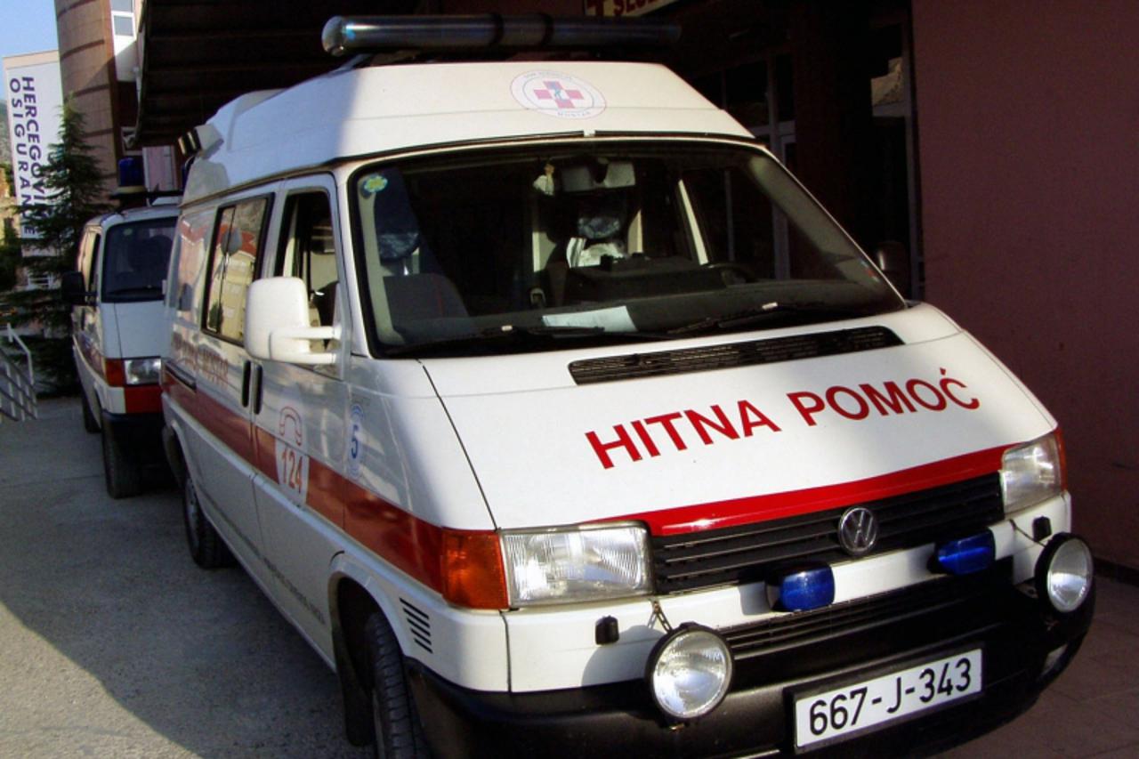 'za pokbih.....mostar.....hitna pomoc mostar nije imala nijedan slucaj mozdanog i srcanog udara.....27122006.     snimio:zoran cubela     za tekst:brkiciva'