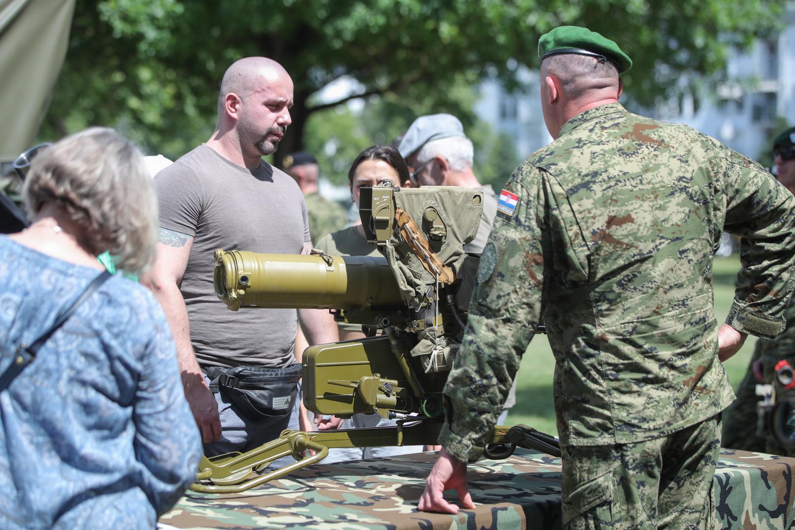Od 17 sati planirane su i pokazne vježbe sposobnosti Hrvatske vojske i policije te prigodni letački program ratnog zrakoplovstva.