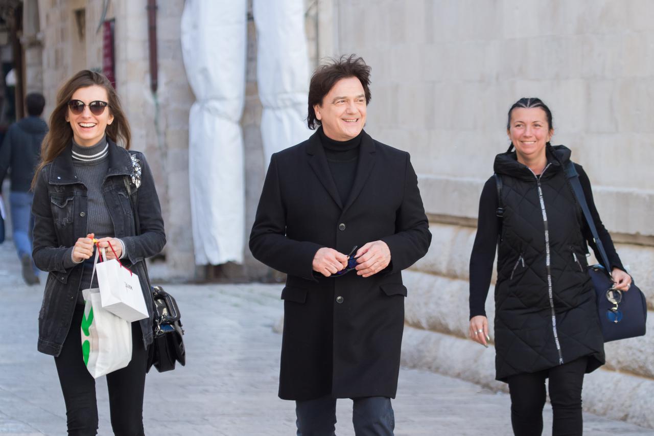 Dubrovnik: Zdravko ?oli? u društvu manekenke Tijane Šarenac snima spot na Stradunu