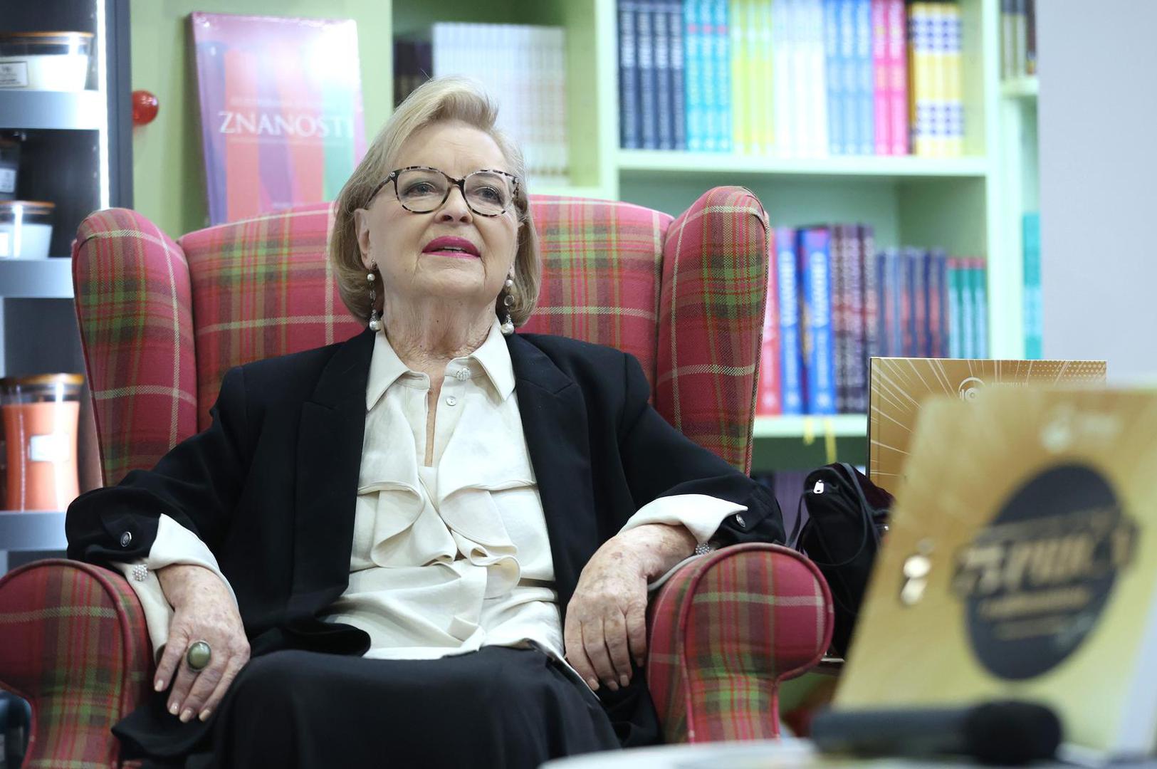 Ovogodišnje izdanje posvećeno je još jednom projektu Hrvatske diskografske udruge – 'Diskografska spajalica', u kojemu su se kroz intervjue s radijskim voditeljem, glazbenim urednikom i autorom Zlatkom Turkaljem Turkijem, predstavili brojni doajeni hrvatske glazbene industrije, ali i novi talentirani glazbenici. Promocija knjige održala se u zagrebačkoj knjižari 'Hoću knjigu Megastore', a o glazbi, uspjesima i vezanim temama govorili su Gabi Novak, Željko Bebek, Miroslav Rus i Želimir Babogredac uz prigodni glazbeni program kojeg su uveličali Antonela Doko, Mateo Pilat i Luce.