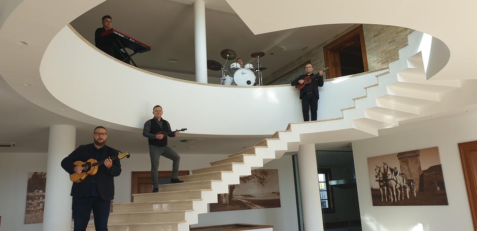 Nova pjesma iz glazbene radionice Bosutskih Bećara