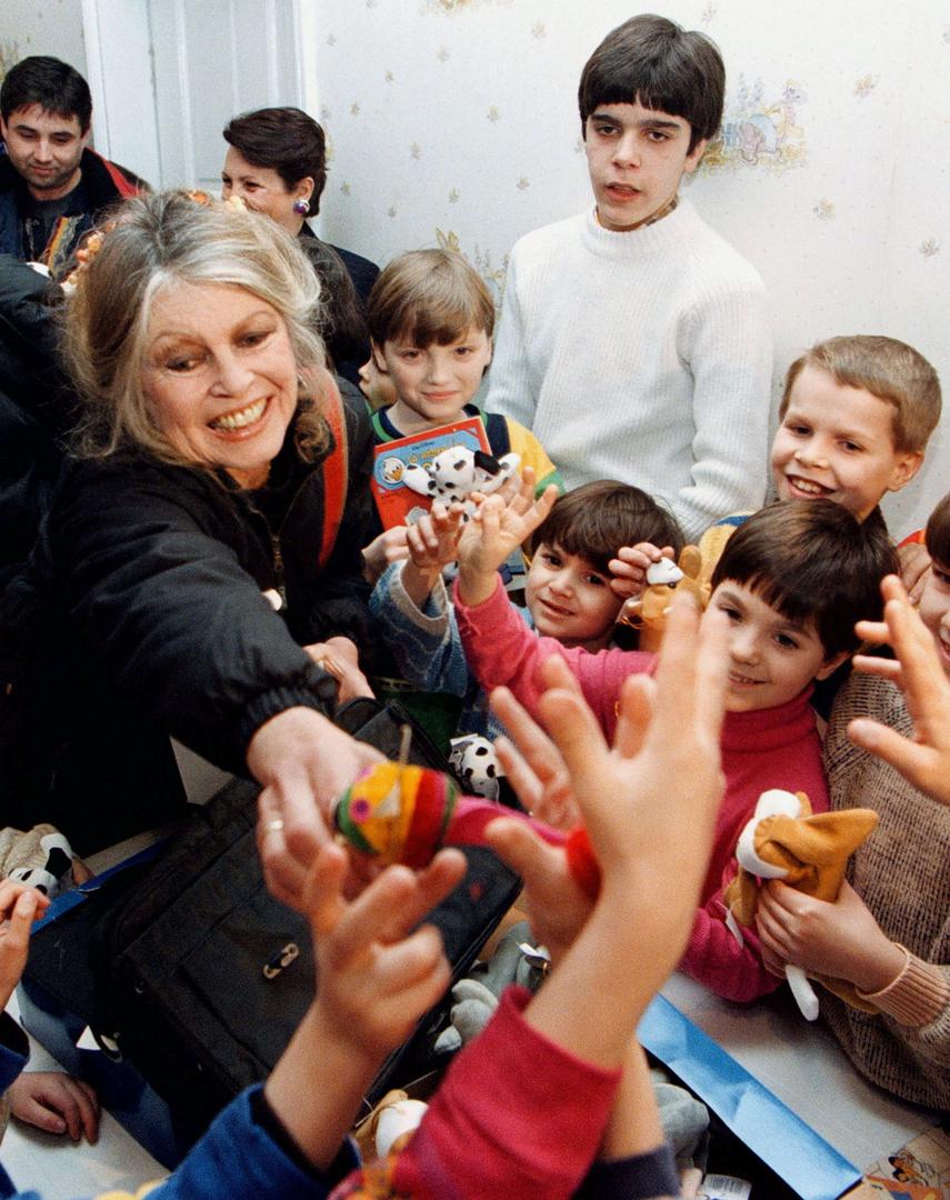 Glumila je u više od 40 filmskih ostvarenja, obuhvaćajući žanrove od laganih komedija do ozbiljnih drama, pri čemu je surađivala s eminentnim redateljima kao što su Roger Vadim, Jean-Luc Godard i Henri-Georges Clouzot.