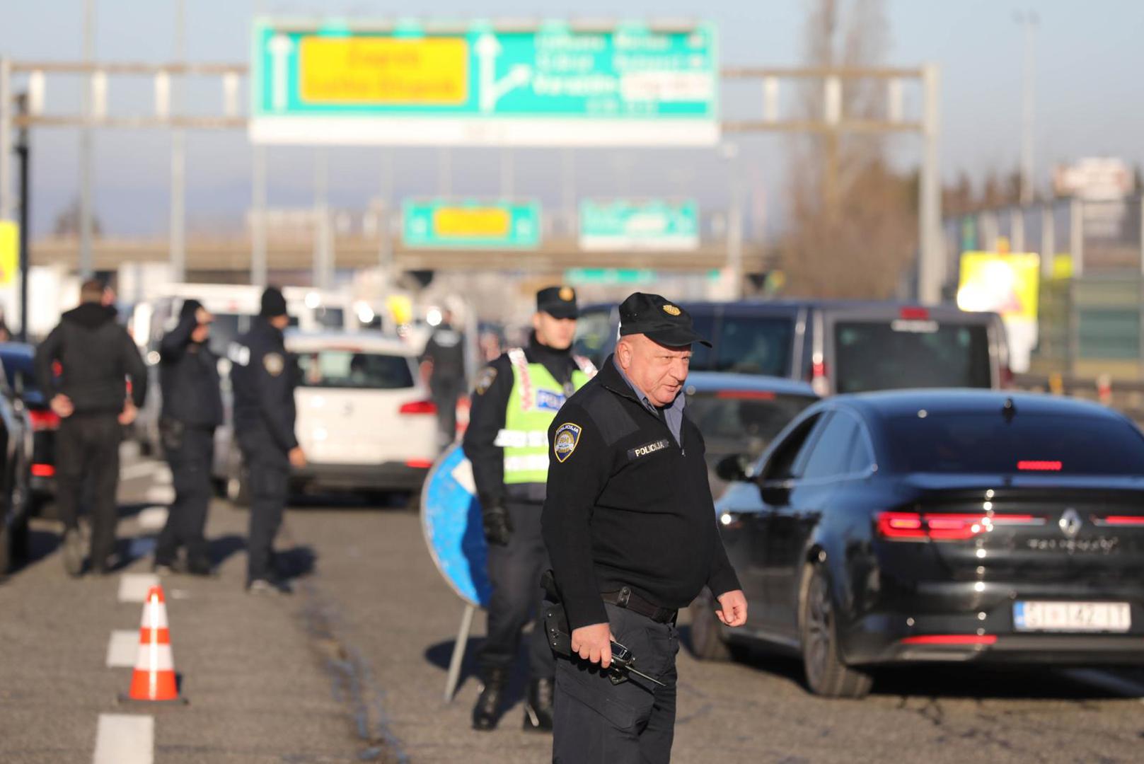 Torcida je vrlo brzo razgrabila sve ulaznice za južnu tribinu Maksimira te će u velikom broju bodriti Hajduk protiv Dinama