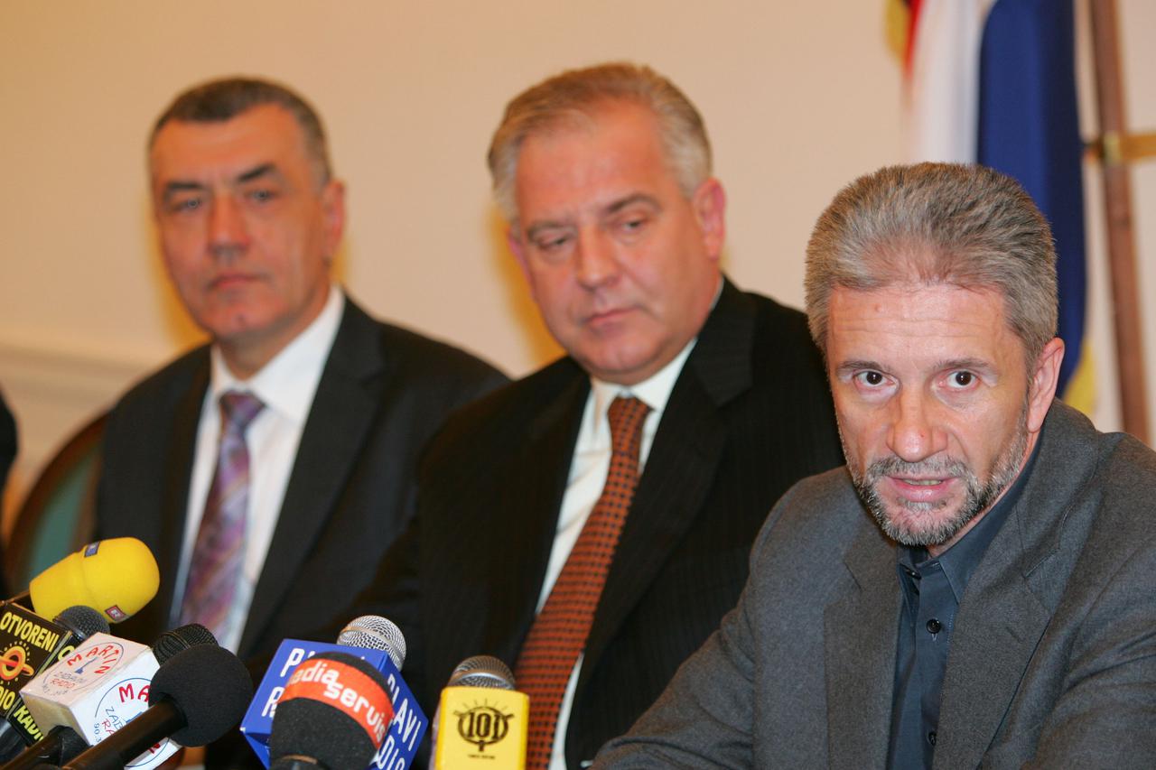 17.11.2008., Zagreb - Sastanka socijalnih partnera HUP-a , sindikata i vlade RH na celu s premijerom Ivom Sanaderom u banskim dvorima  na kojem se raspravljalo o financiskoj krizi , proracunu za 2009. Izjave za tisak poslje sastanka Ivica Mudrinic , Ivo S