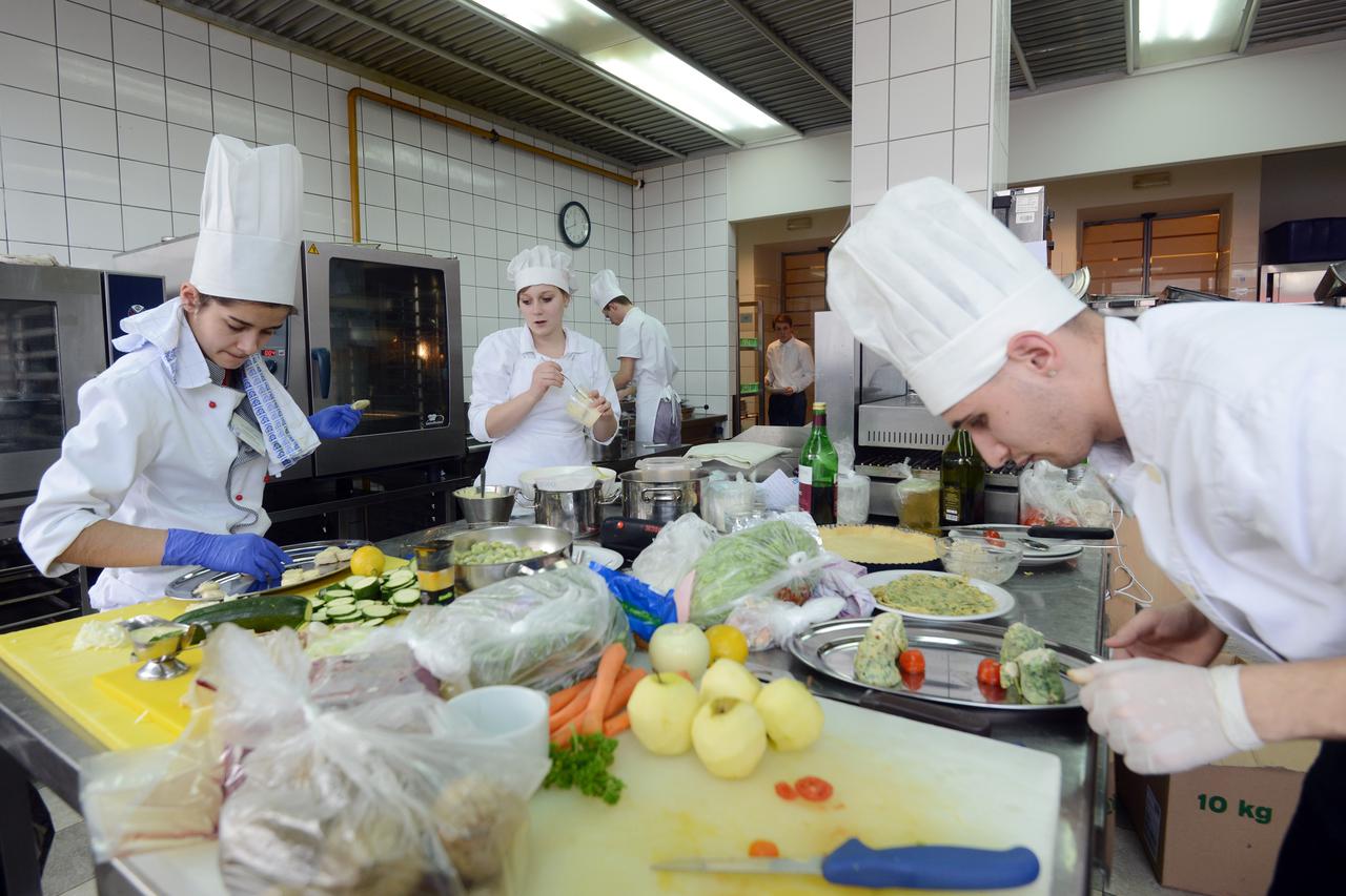 Hrvatska nije pronašla recept za zapošljavanje vlastite radne snage, pa su ljudi postali izvozni proizvod
