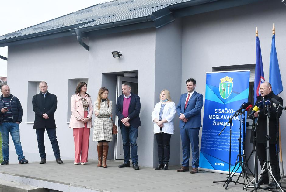 Glina: Tomislav Medved i župan Ivan Celjak obišli su radove na obnovi Doma za starije i Dom zdravlja