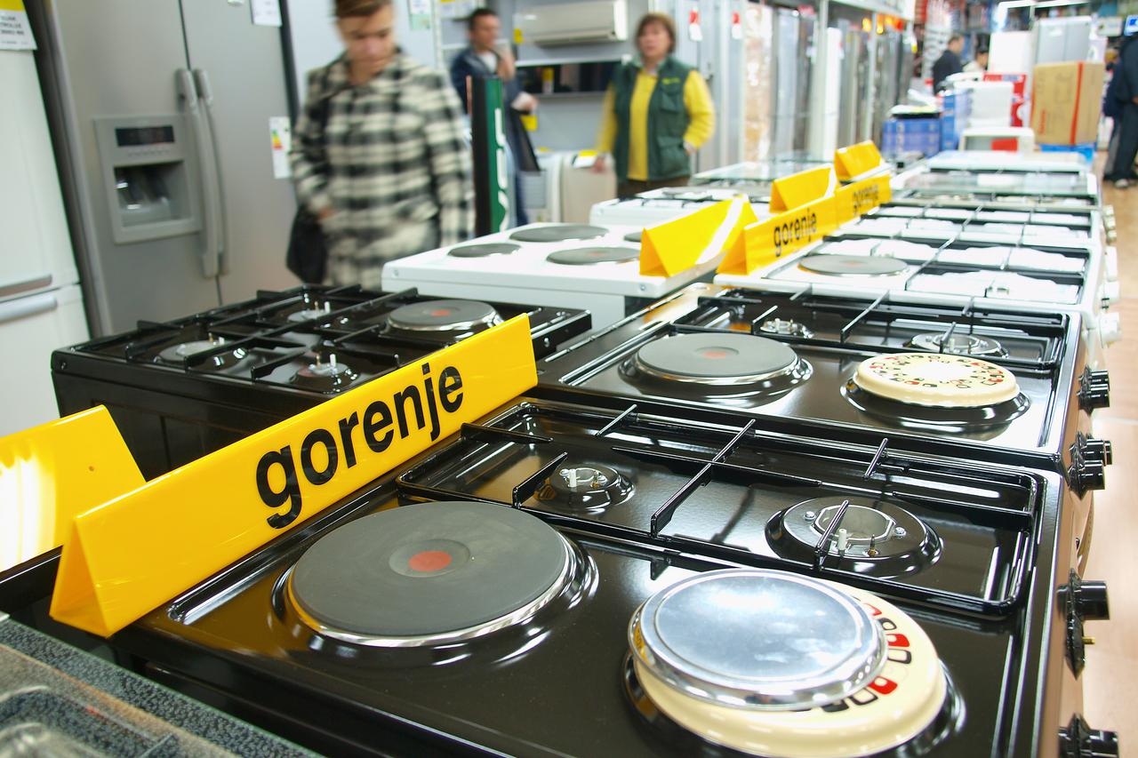 07.12.2008., Zagreb - Upitan je bojkot robe iz Slovenije unatoc slovenskoj blokadi Hrvatske u pregovorima s EU. Trgovina Pevec na Vukovarskoj aveniji puna je proizvoda slovenske marke Gorenje.  Photo: Tomislav Miletic/24sata