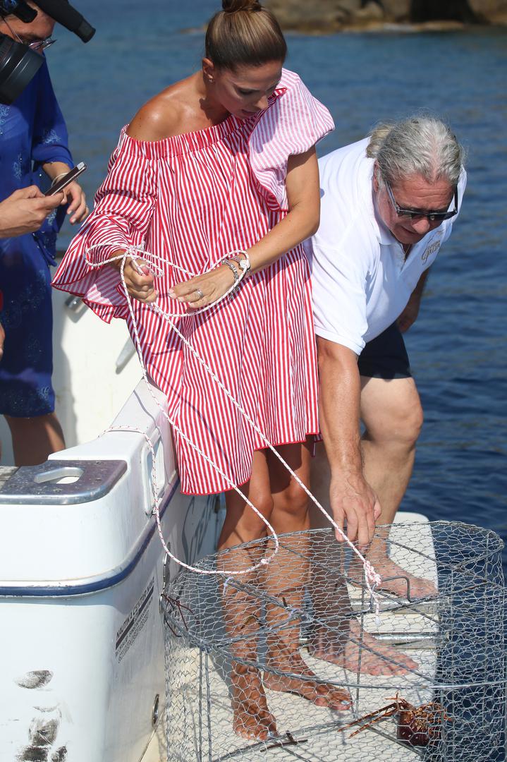 U toj pauzi dvoje glumaca nije se odmaralo već su odlučili nabaviti si ribu za ručak i zajedno s dubrovačkom glumicom Nikom Lasić i njenim tatom otišli su u ribolov.
