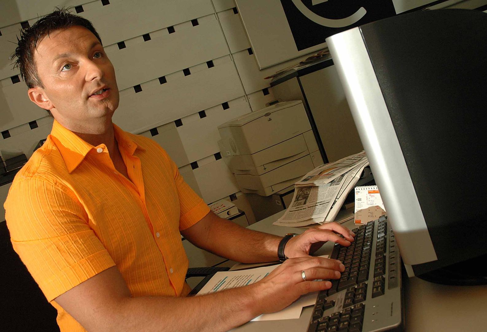  Iz arhive smo izvukli fotografije od prije 15 godina kada je Petar radio na Novoj TV. 