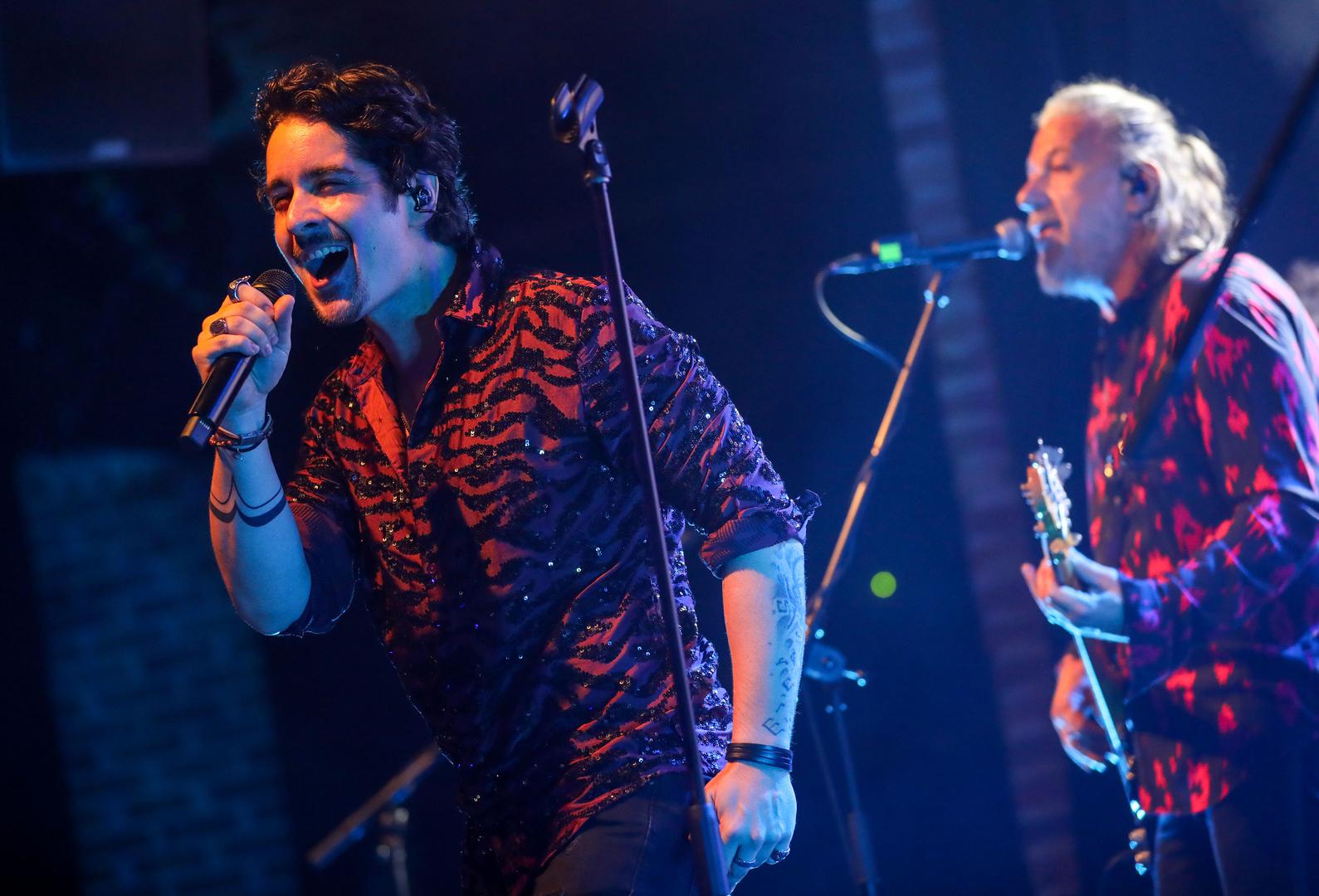  Kako i sami ističu, bez svirke gube svoj smisao, stoga svoju energiju i srž djelovanja nastavljaju dijeliti upravo s mjesta gdje se najugodnije osjećaju - na pozornici, pred svojom publikom.