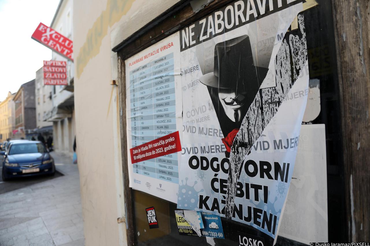 Šibenik: Po gradu  su poljepljeni antivakserski plakati
