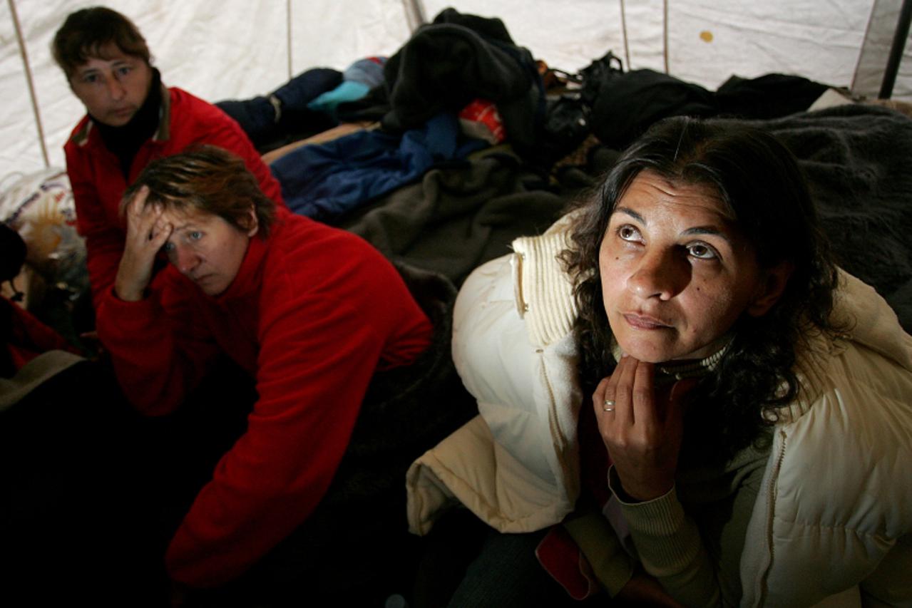 '26.09.2010., Zagreb, Dvadesetak radnica tekstilne tvrtke Kamensko iz Zagreba pocelo je strajkati gladju na trgu Francuske republike. Photo: Igor Kralj/PIXSELL'