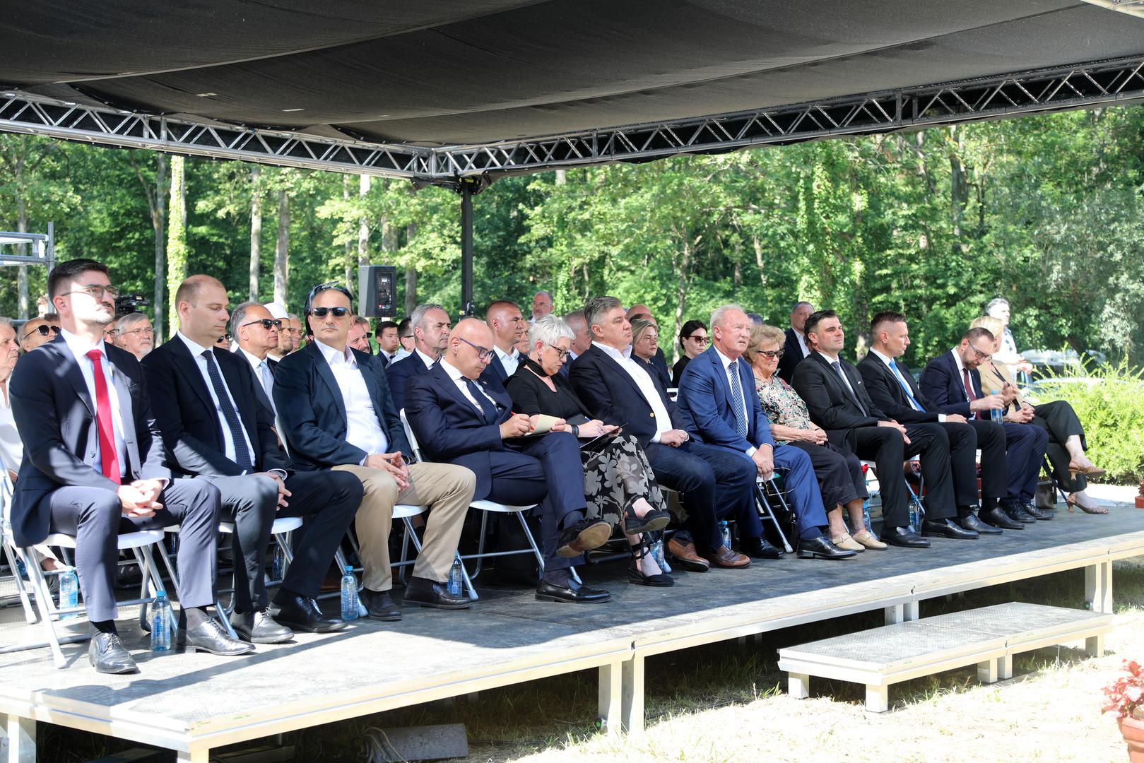 Središnja državna svečanost u povodu Dana antifašističke borbe i 85. obljetnice osnivanja Prvog sisačkog partizanskog odreda danas se održala u Spomen-parku Brezovica kod Siska, bila je to i prva antifašistička borbena jedinica u tadašnjoj okupiranoj Europi.
