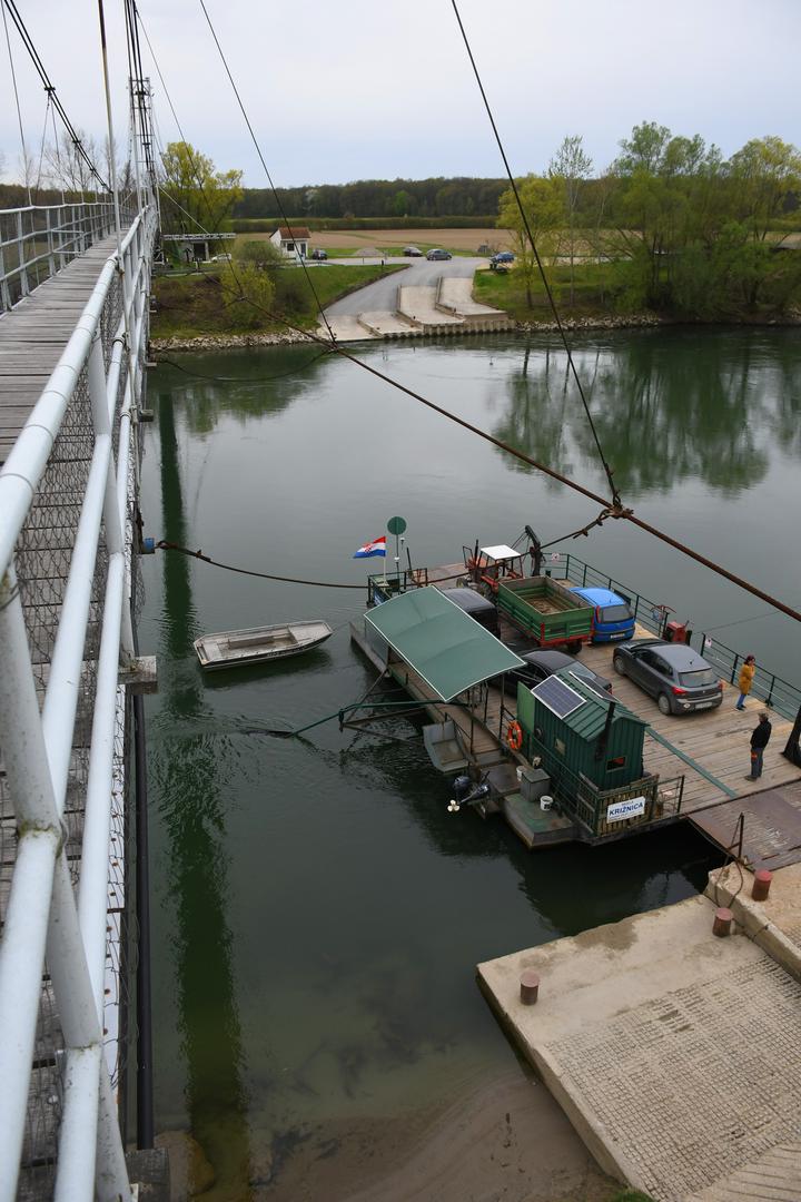 12.04.2021., Pitomaca - Turisticka patrola Vecernjeg lista. U okolici Pitomace brojne su turisticke destinacije. Zadnji panonski otok Kriznica. Posebnost je skela. 
Photo:Damir Spehar/PIXSELL