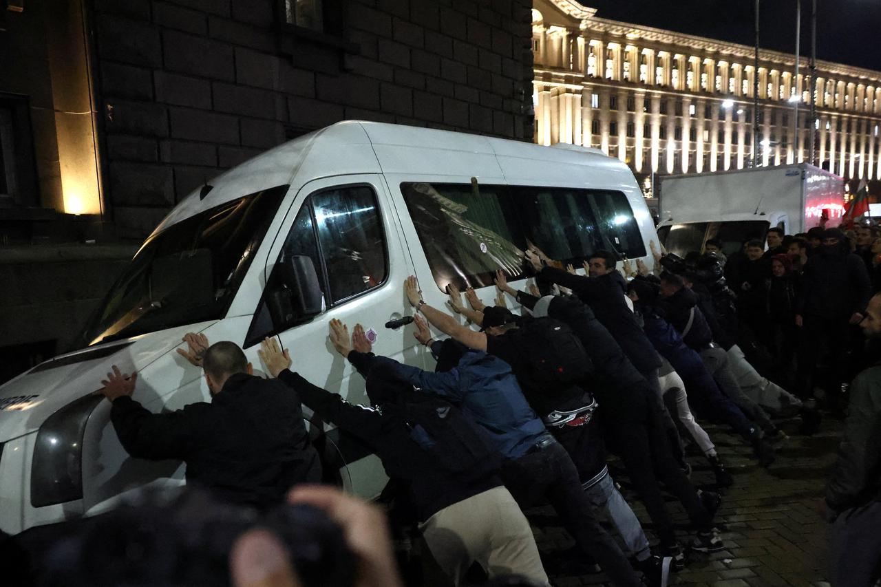 Demonstration against proposed state budget in Sofia