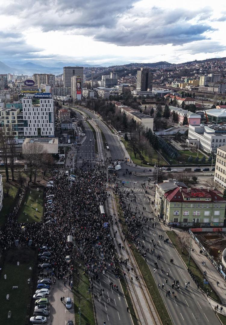 Poslali su i poruke ozlijeđenima da nisu sami, posebno 17-godišnjoj Elli Jovanović koja se i dalje bori za život zbog teških ozljeda koje je zadobila, a kojoj je u nesreći amputirana noga
