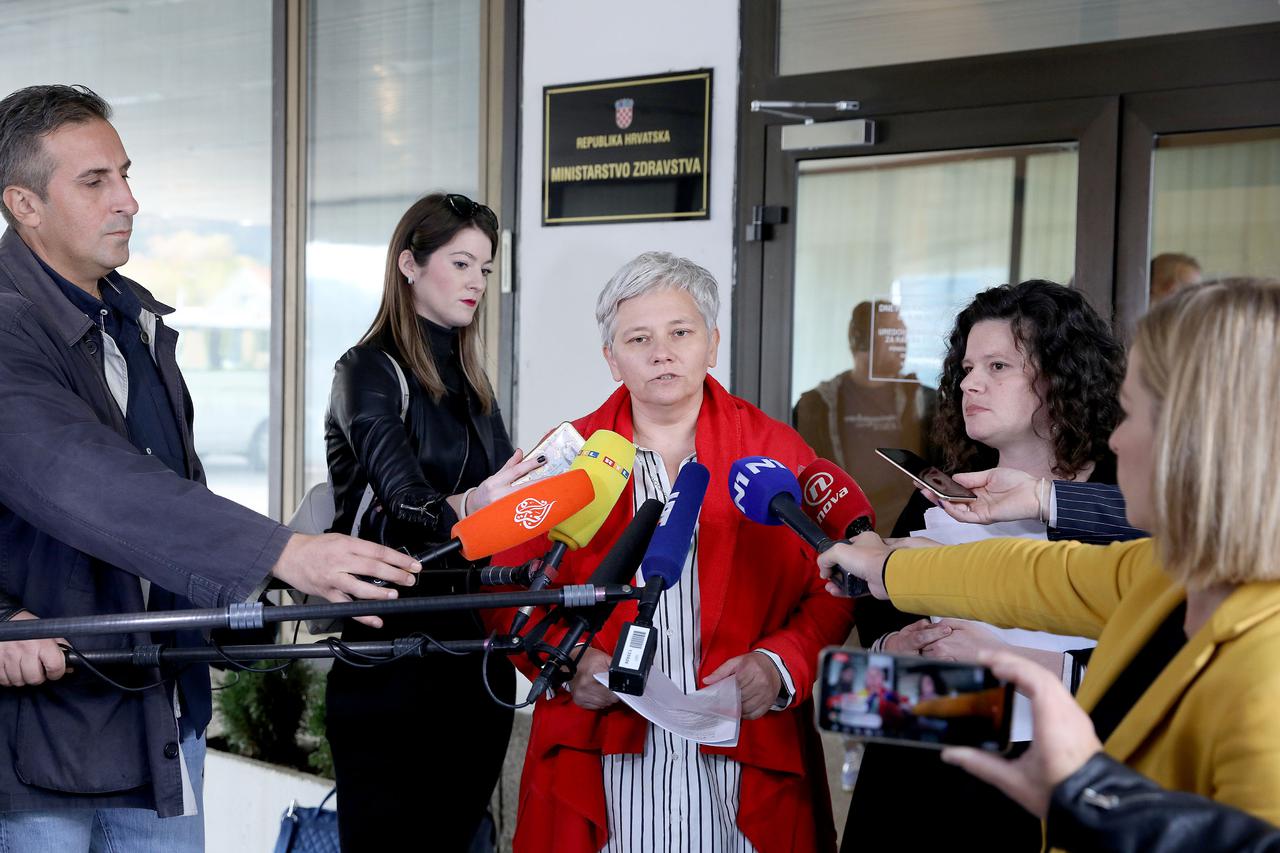 Predstavnice udruge Rode Ministarstvu zdravstva uručile 400 svjedočanstava žena