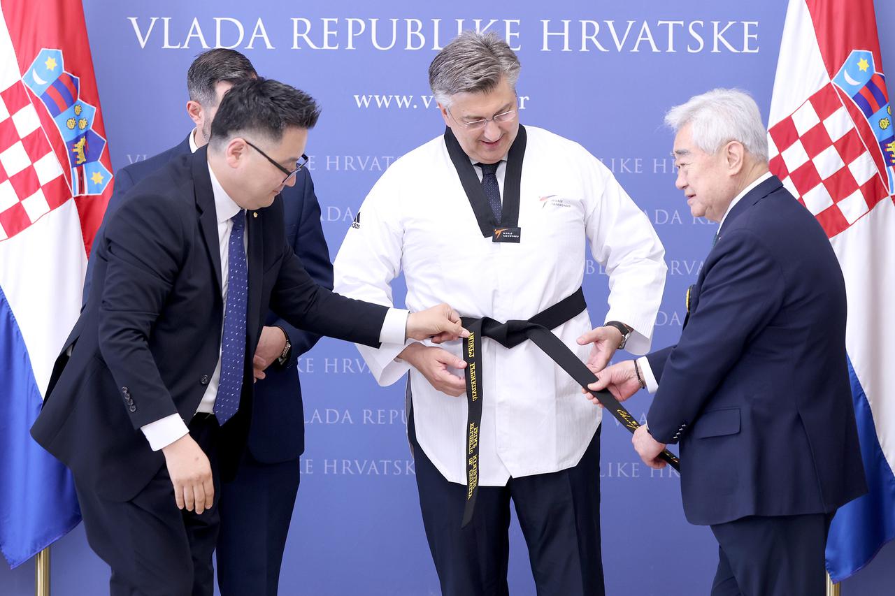 Omišalj: Premijer Plenković i ministar Butković u LNG terminalu