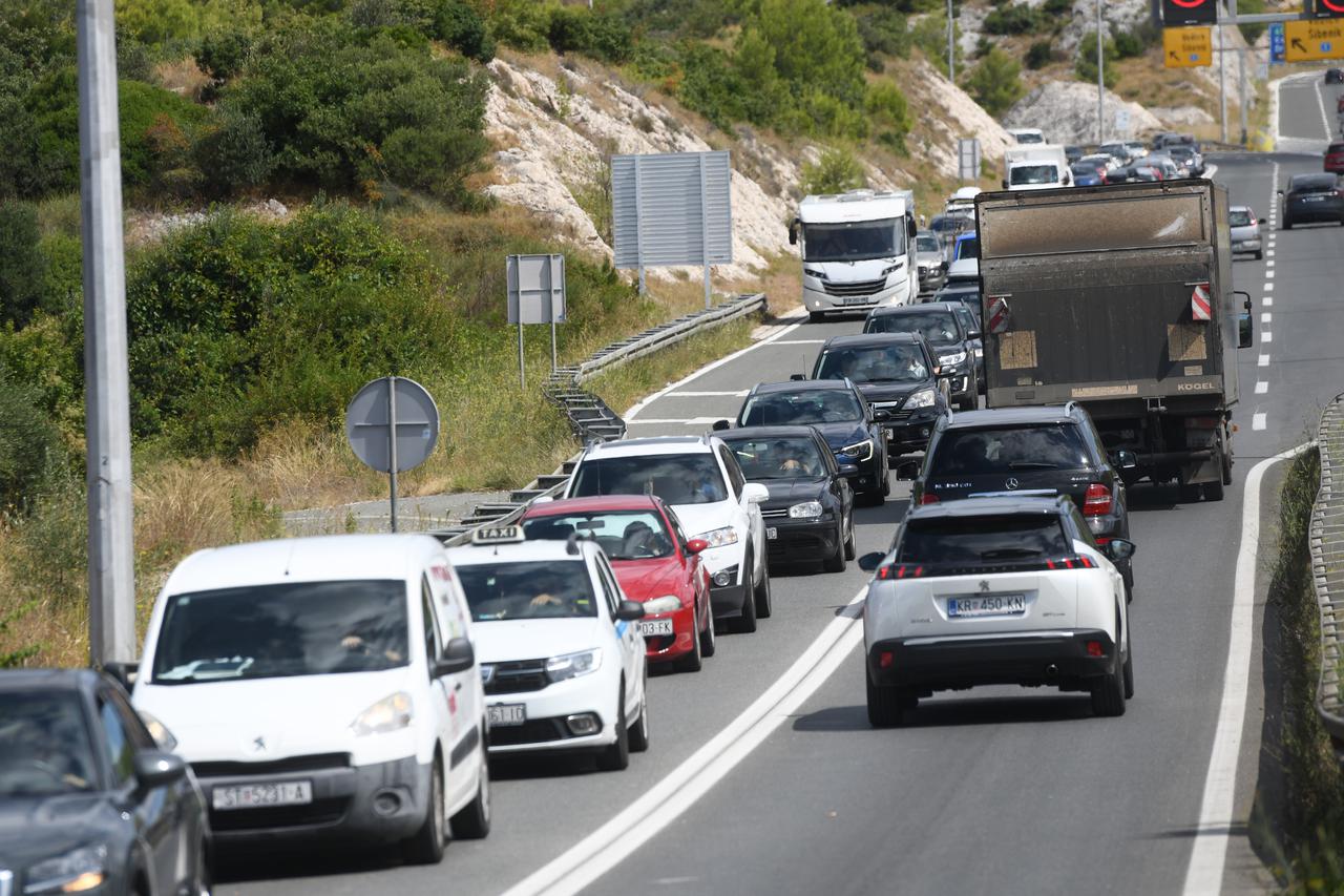 Šibenik: Gužve na Jadranskoj magistrali iznad Šibenika