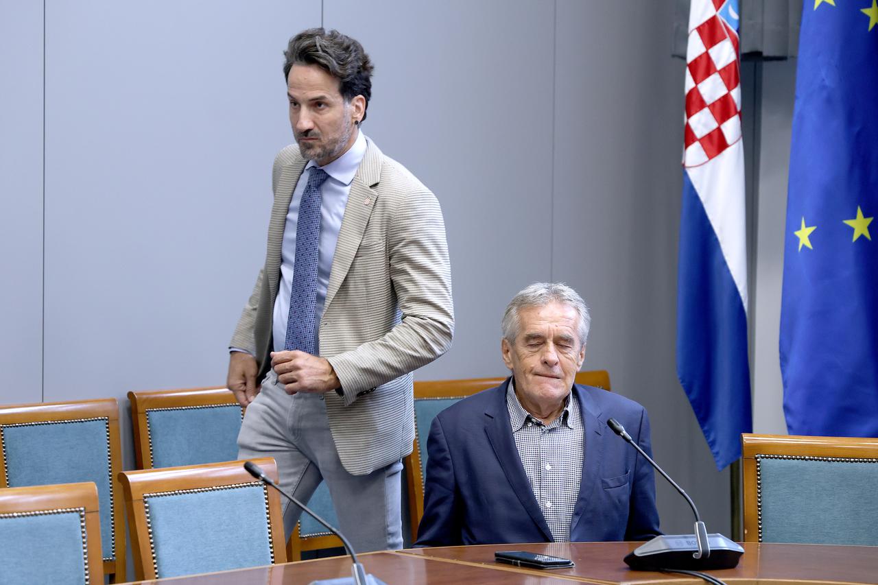 Zagreb: Održan okrugli stol "Pokušaj monopola nad Radničkim vijećem - u INI se pokušava ugušiti glas radnika"