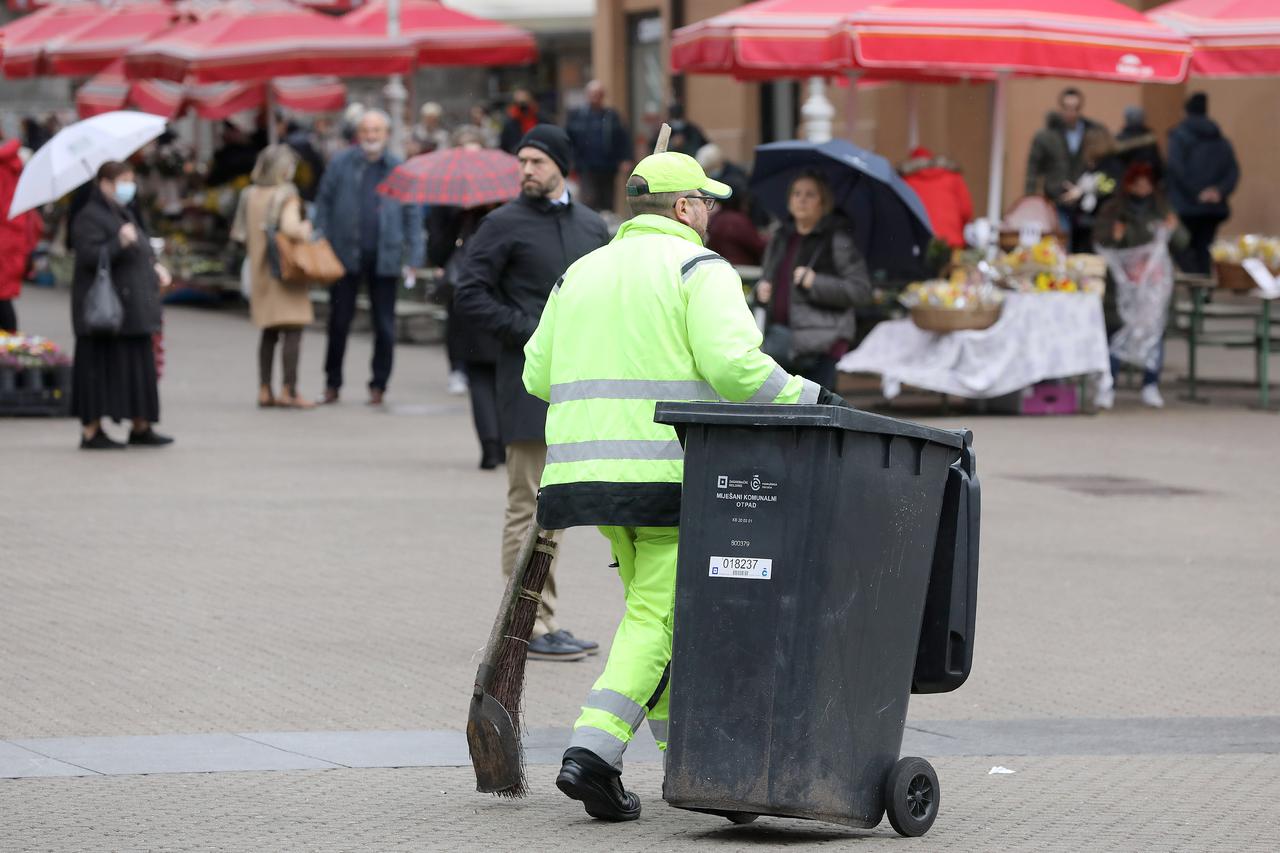 Zagreb: Zaposlenici Čistoće obavljaju svoje svakodnevne poslove