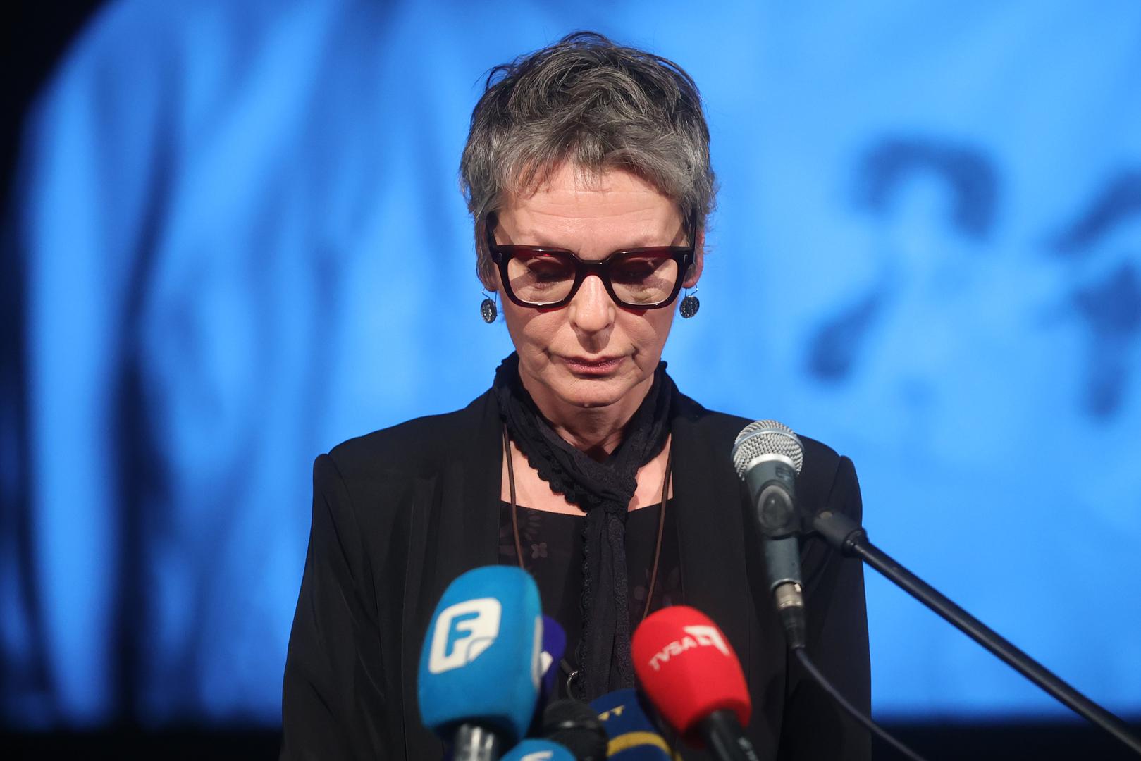 Ne zna se kako se par upoznao, no vjerojatno ih je spojio posao s obzirom na to da su oboje postali dio ansambla sarajevskog kazališta Kamerni teatar 55. 