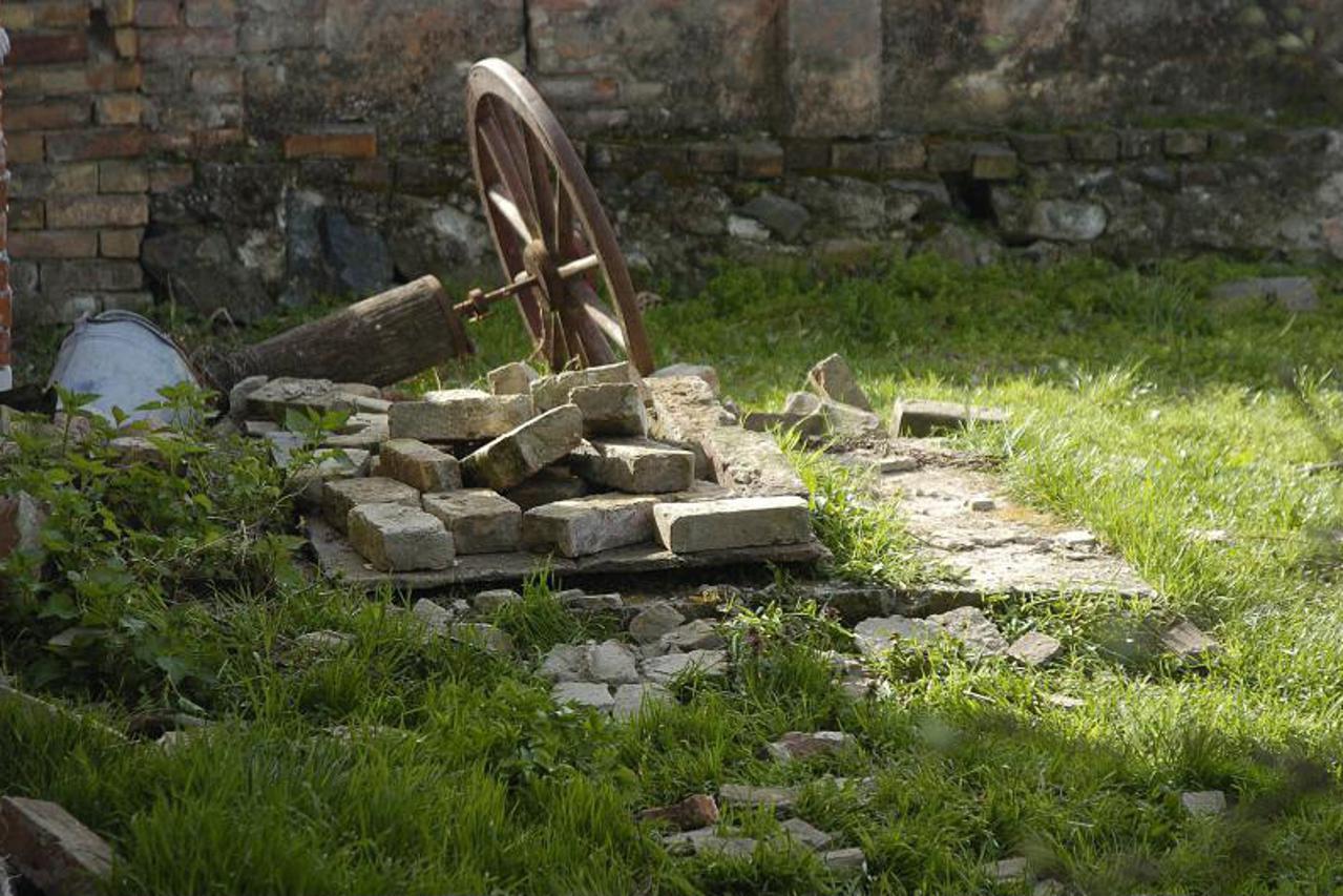 curica pala u bunar (2)