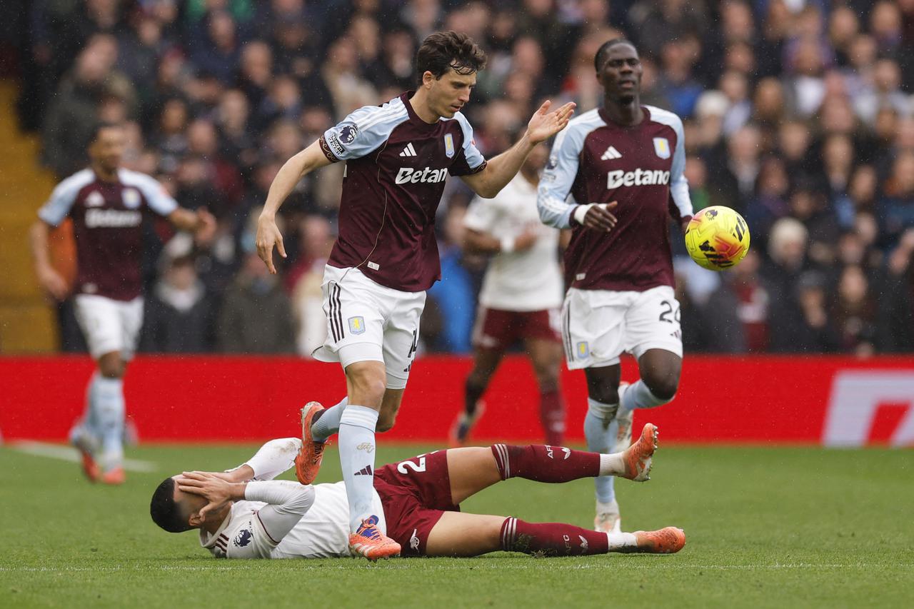 Premier League - Aston Villa v Arsenal