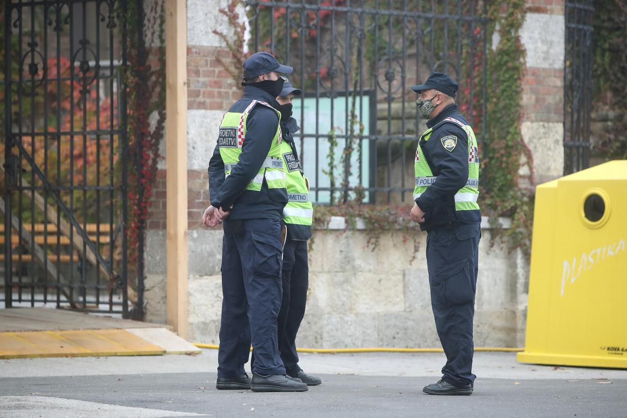 Covid redari osiguravaju pridržavanje epidemioloskih mjera na groblju Mirogoj