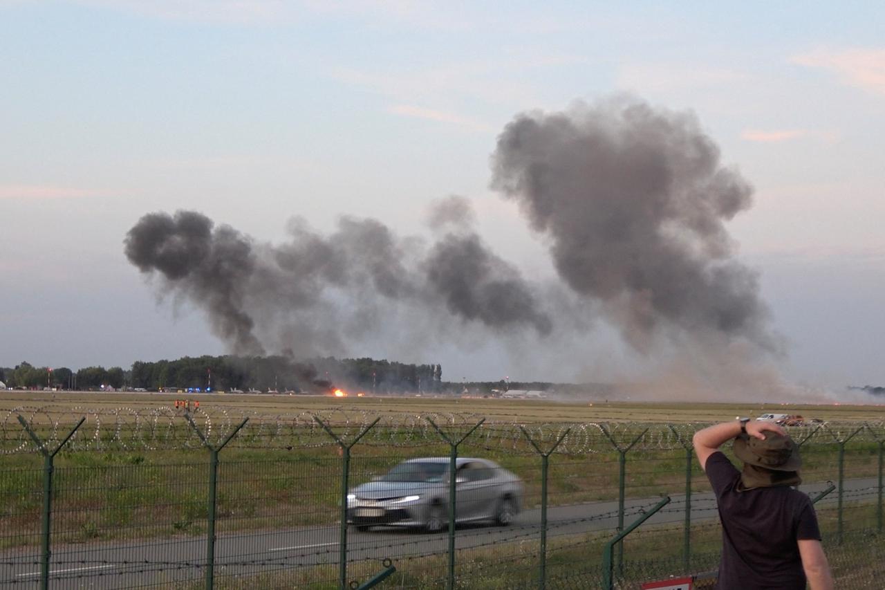 Pilot dead after Polish F-16 jet crashes during airshow rehearsal in Radom