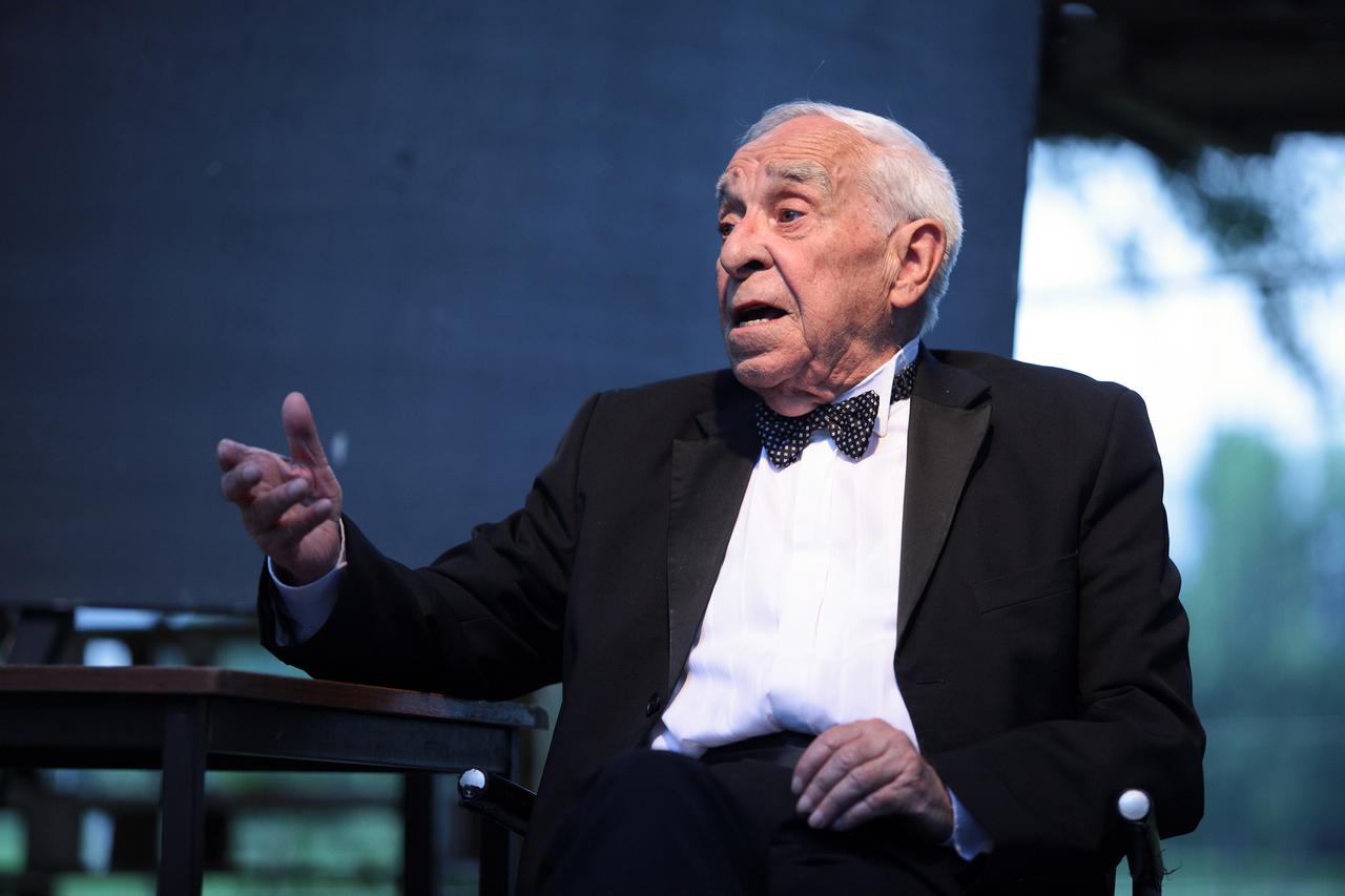 U 94. godini života preminuo glumac Pero Kvrgi?