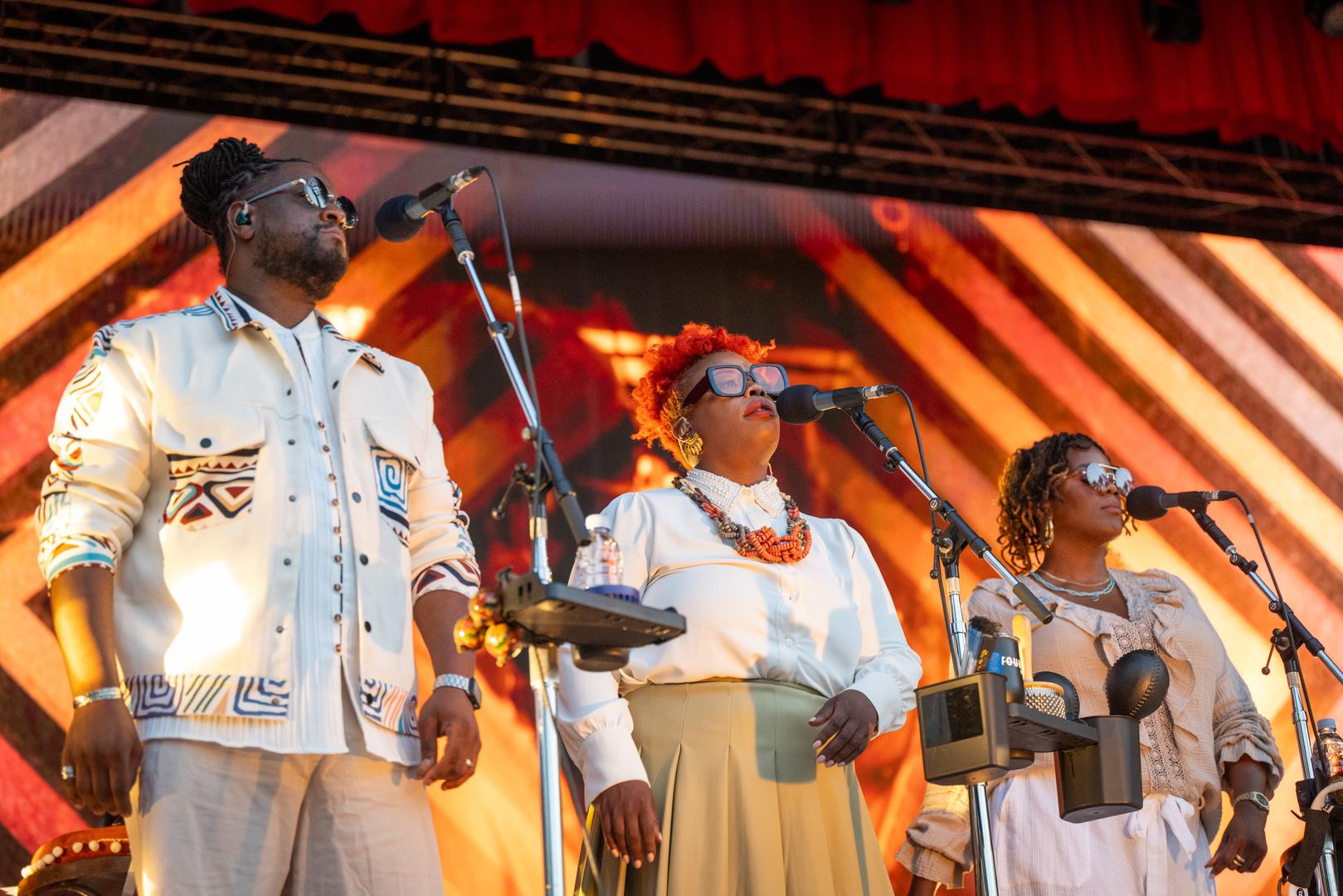 Michael Kiwanuka, britanski kantautor i dobitnik prestižnih nagrada, nastupio je također na glavnoj pozornici. Njegov emotivni soul i bogata instrumentalna pratnja stvorili su poseban ugođaj, a publika je uživala u njegovim najpoznatijim pjesmama.