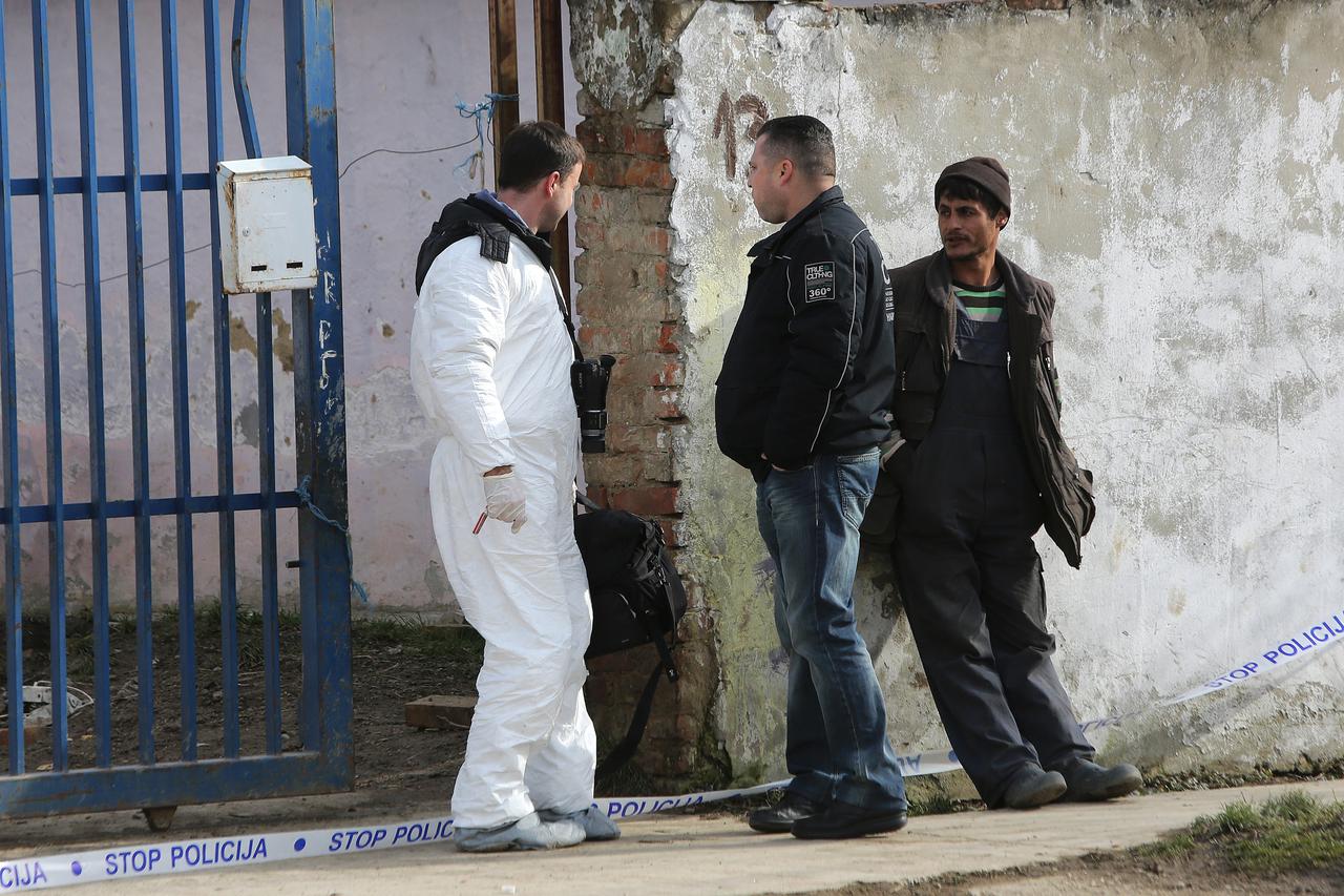 21.02.2015., Bijelo Brdo - U ekspoloziji rucne bombe u romskoj obiteljskoj kuci preminula majka i sedmogodisnje dijete.  Policija obavlja ocevid.   Photo: Marko Mrkonjic/PIXSELL