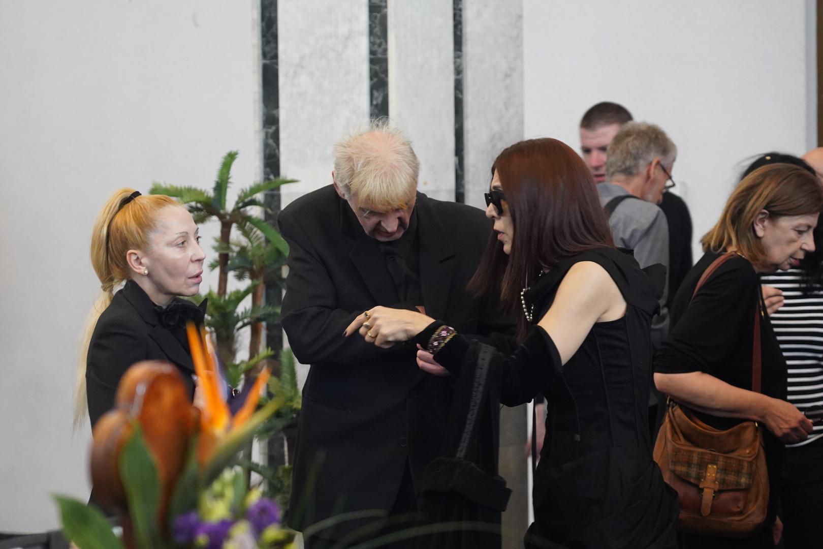 Naime, njezina prijateljica Jelena Tinska izjavila je za Blic da se čeka dozvola kako bi Slađana bila sahranjena u Aleji zaslužnih građana na Novom groblju u Beogradu.