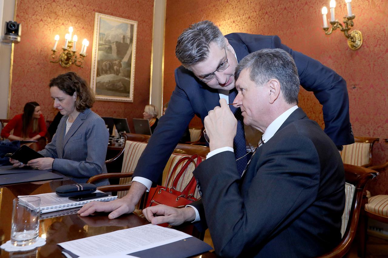 Zagreb: Vlada raspravljala o zbrinjavanju stanovnika Hrvatske Kostajnice