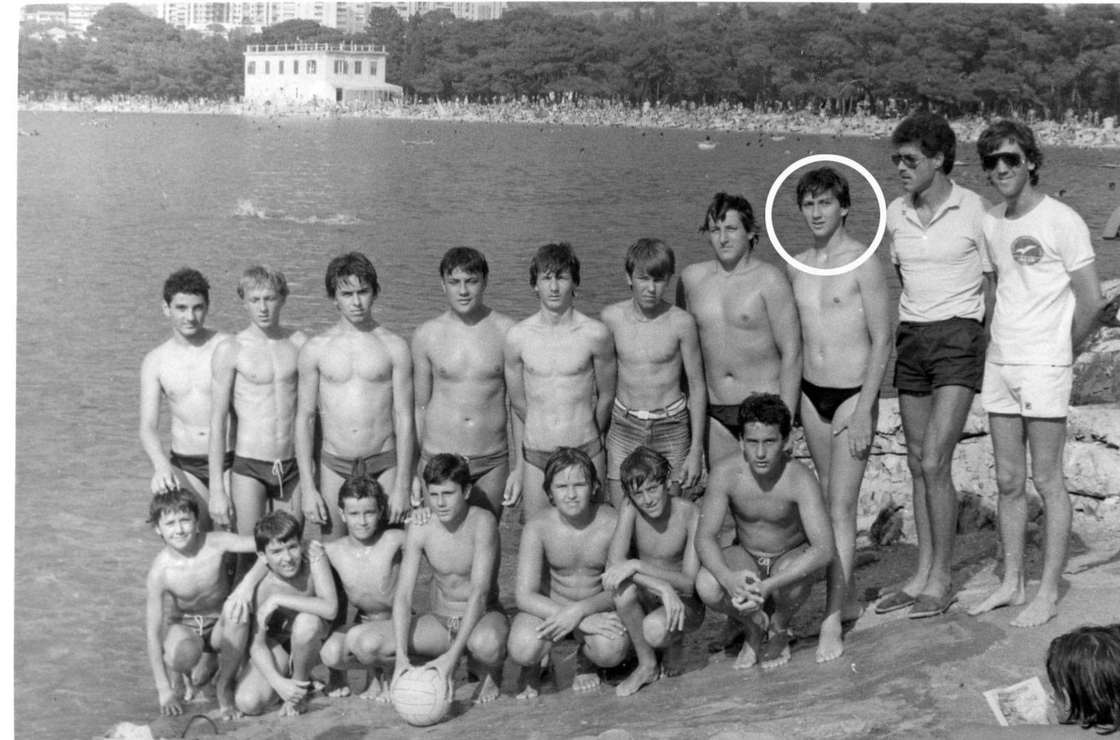 Godine 1993. u Zagrebu je diplomirao pravo, a međunarodno javno i privatno pravo magistrirao je 2002. Karijeru je počeo u Ministarstvu vanjskih poslova 1994., a tri godine kasnije postaje načelnik Odjela za europske integracije.