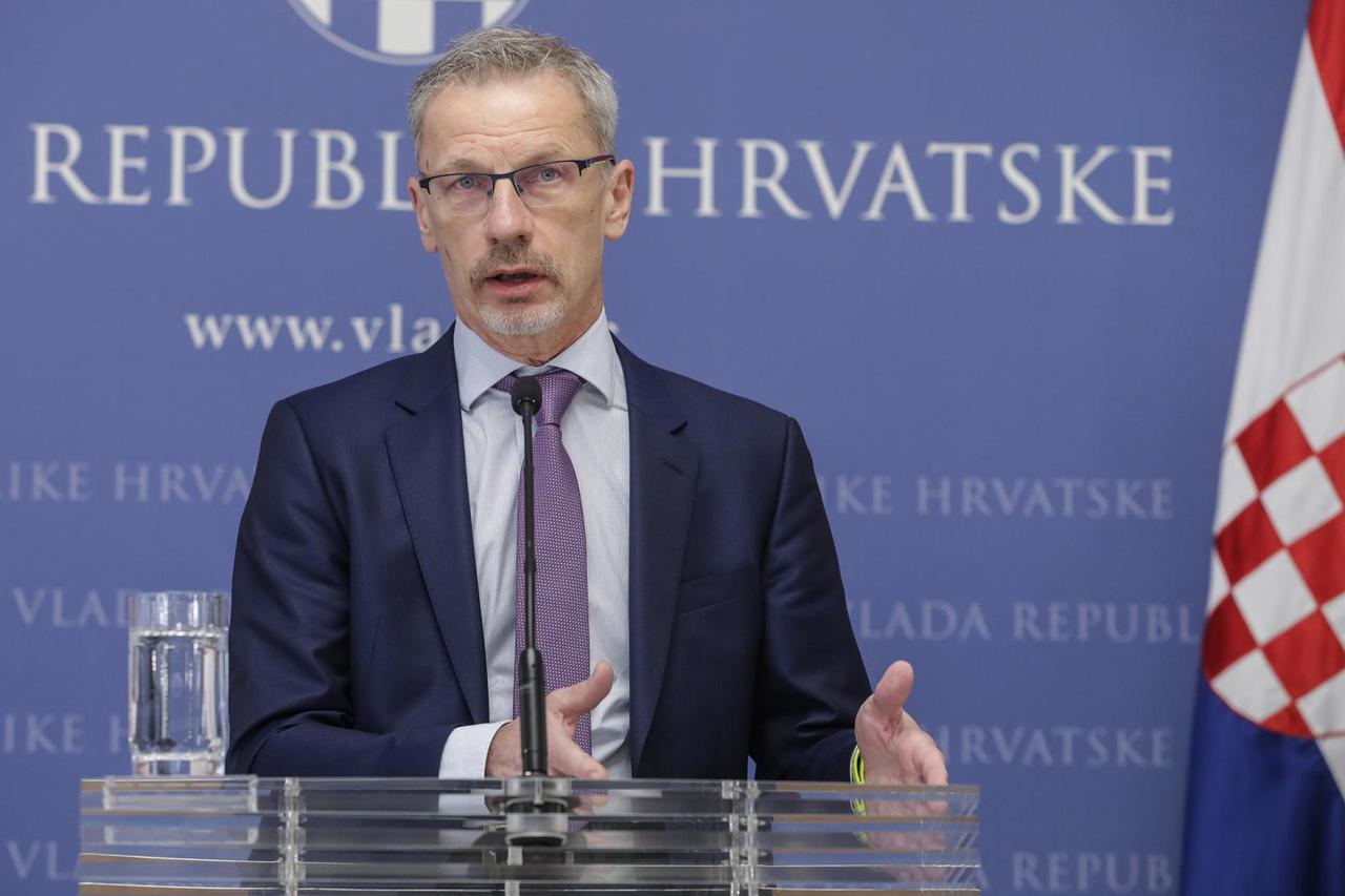 Zagreb: Plenković, Marić i Vujčić o kupnji Sberbanke za 71 milijun kuna