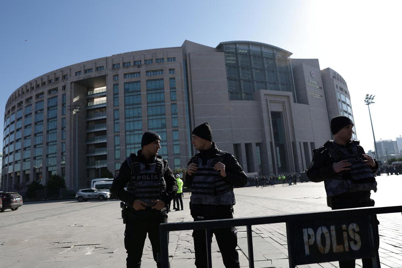 Shooting in front of Istanbul courthouse