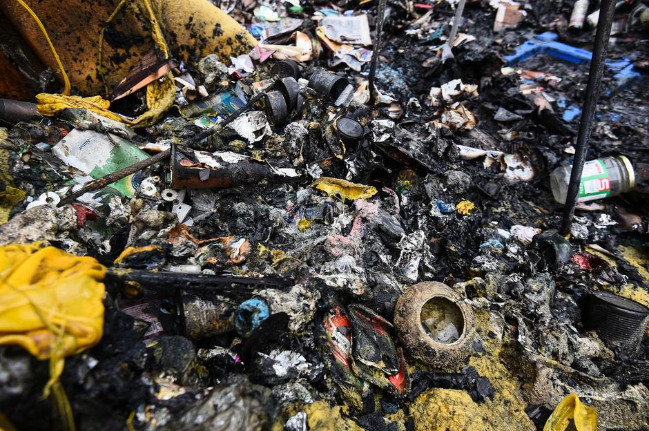 Zagreb: U jutarnjim satima izgorjeli kontejneri za otpad na Trgu Petra Krešimira IV