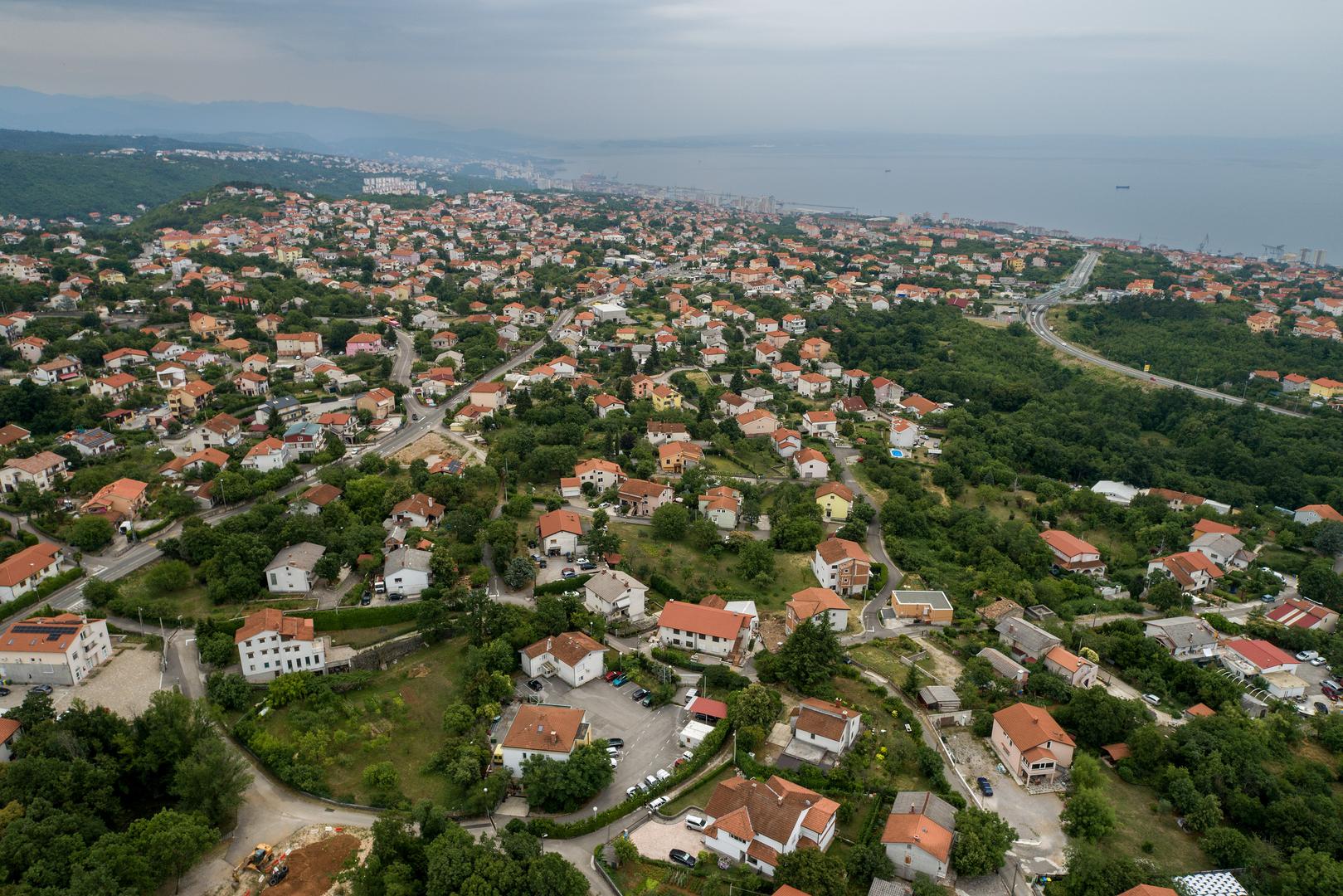 Viškovo, općina u kojoj živi 16.084 stanovnika, a nalazi se u Primorsko-goranskoj županiji, ima više ljudi od 97 hrvatskih gradova, uključujući Makarsku, Jastrebarsko, Rovinj i Zabok.
