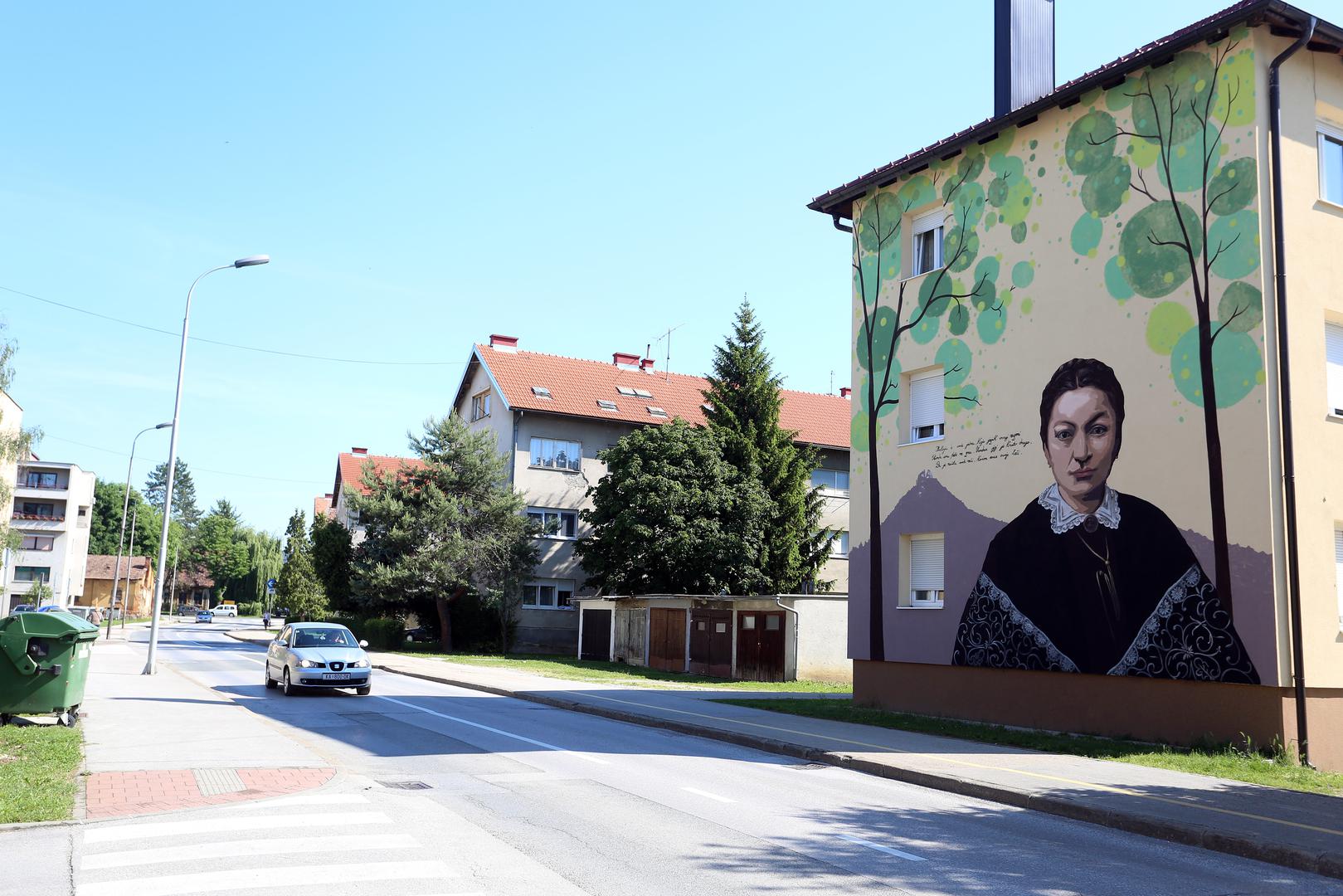 21.05.2020., Karlovac - Na stambenoj zgradi u Naselju Marka Marulica nacrtan je mural Dragojle Jarnevic. Ciklus postave murala na procelja zgrada pod nazivom "Karlovac i karlovacke povijesne licnosti" provodi Gradska cetvrt Novi centar, a autori murala su Leonard Lesic i Dalibor Juras. Ciklus ocrtavanja se nastavlja a sljedeci je mural Slavka Mihalica u istoj cetvrti.Photo: Kristina Stedul Fabac/PIXSELL