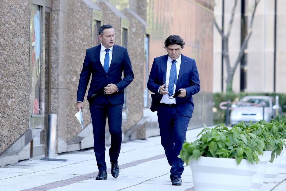 Zagreb: Članovi skupštine HNS-a dolaze na izboru sjednicu u hotel Westin