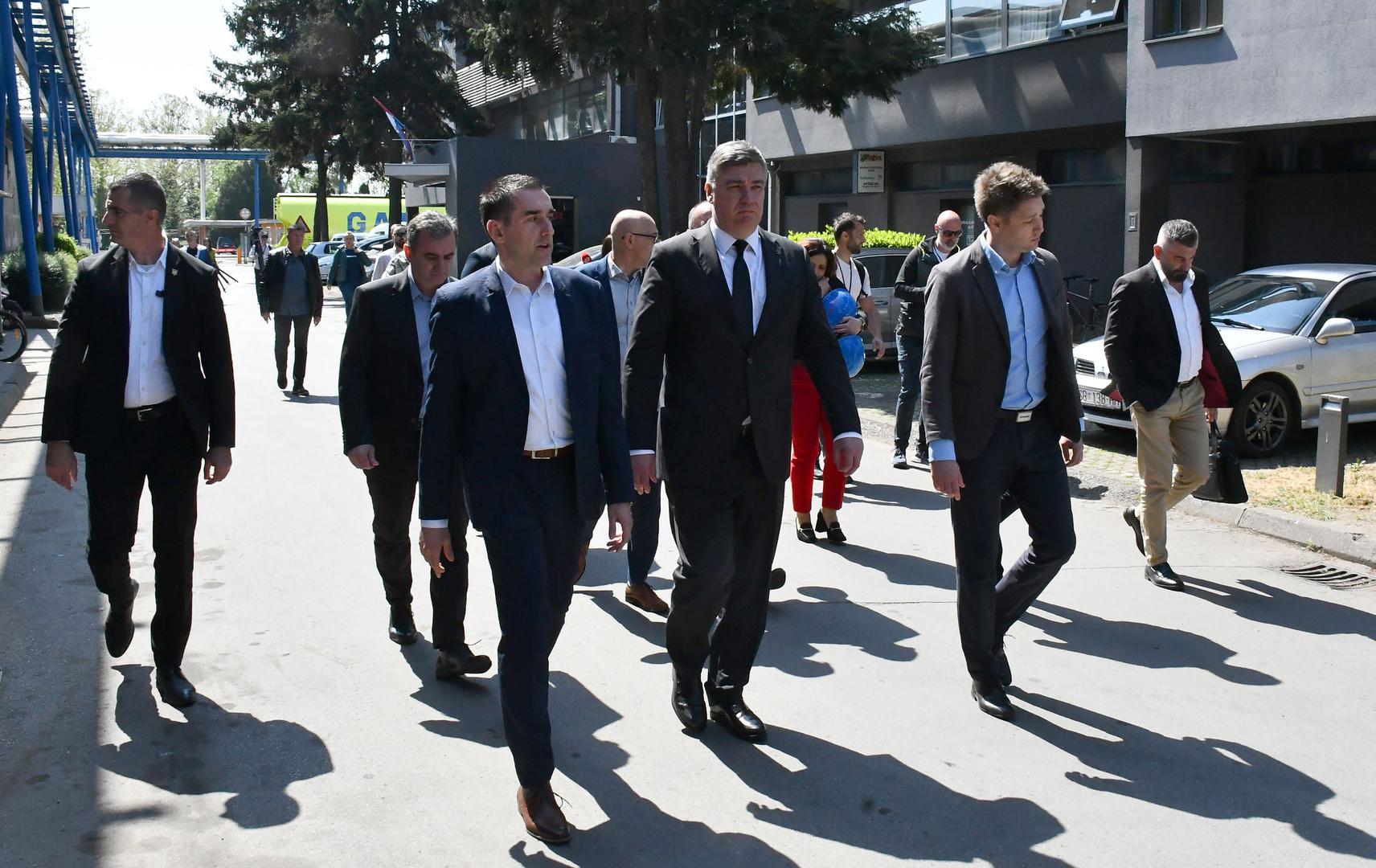 12.04.2024., Slavonski Brod - Predsjednik Republike Zoran Milanovic posjetio je Djuro Djakovic grupaciju u kojoj je odrzan radni sastanak s clanovima Uprave, a potom je obisao proizvodne pogone tvrtke Djuro Djakovic Specijalna vozila gdje se upoznao s tijekom remonta vojnih vozla Bradley. Photo: Ivica Galovic/PIXSELL